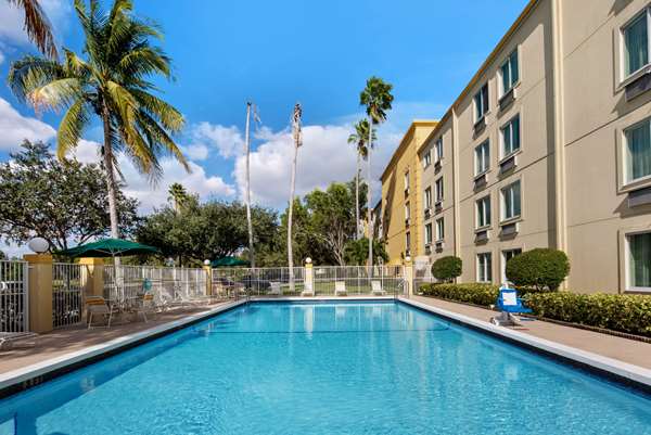 La Quinta Inn & Suites by Wyndham Sunrise Sawgrass Mills