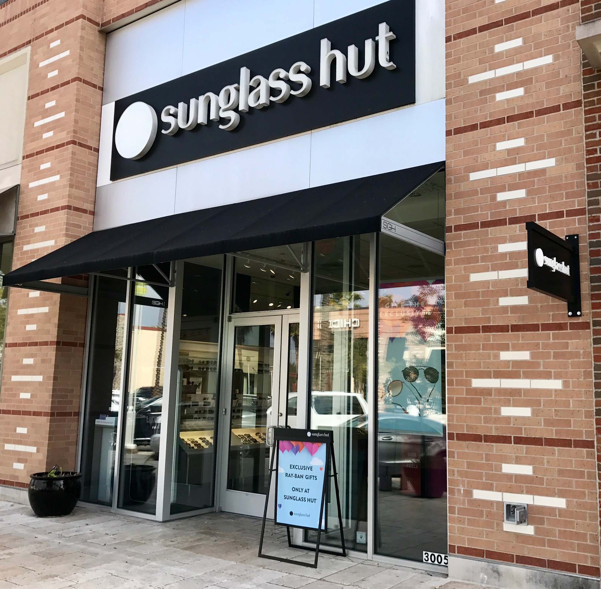 Sunglass Hut