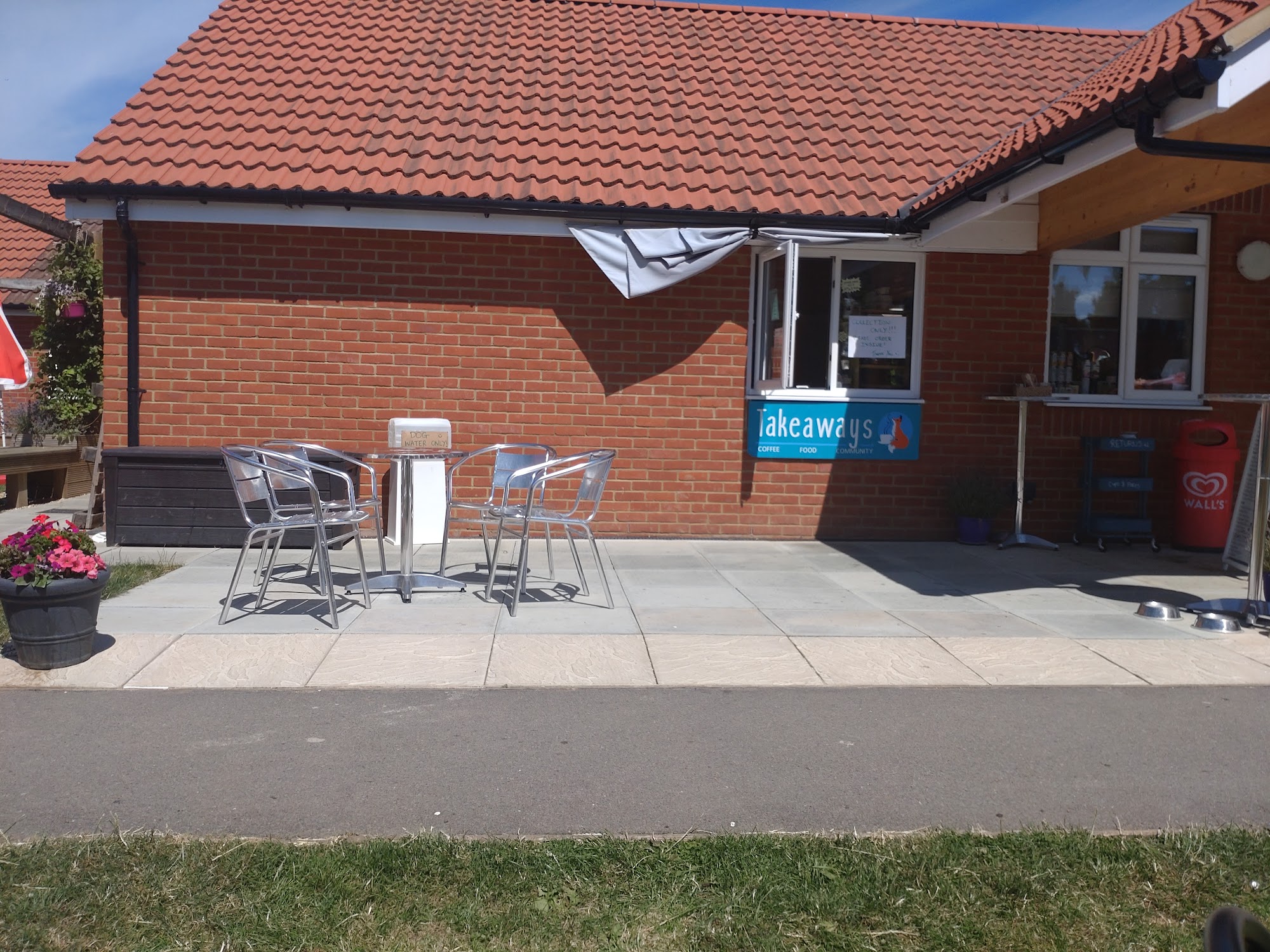 The Foxes' Den, Binfield