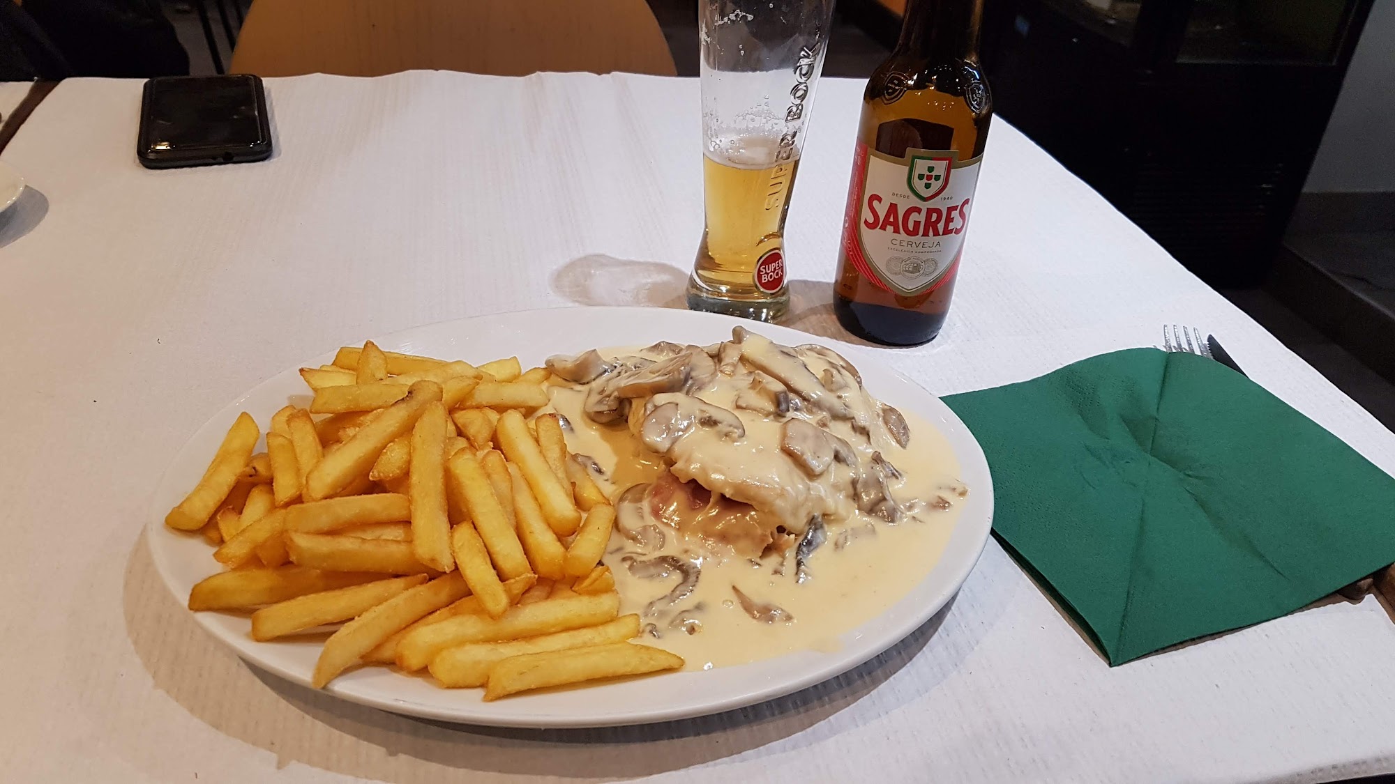 A Tasca Portuguese restaurante/ Tapas and wine bar