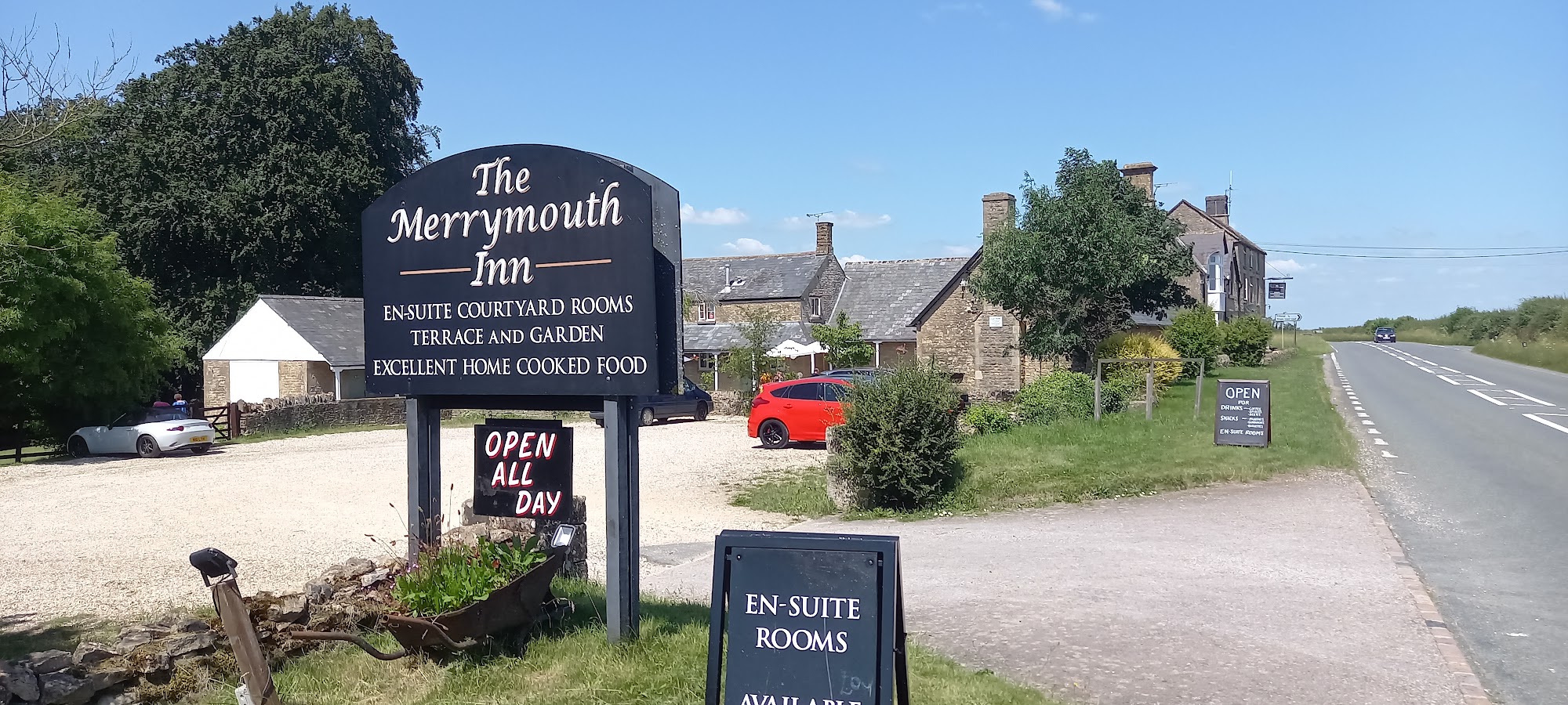 The Cotswold Merrymouth Inn - 13th Century Coaching Inn