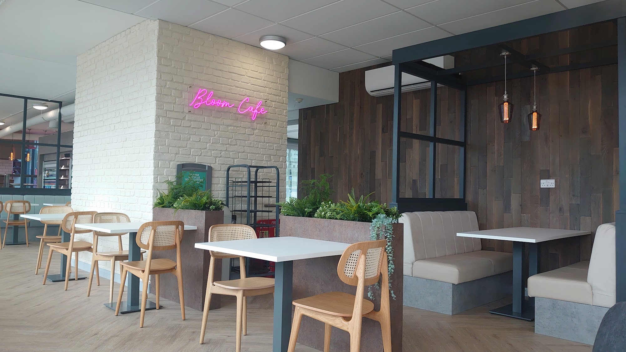 Bedfont Lakes Cafe