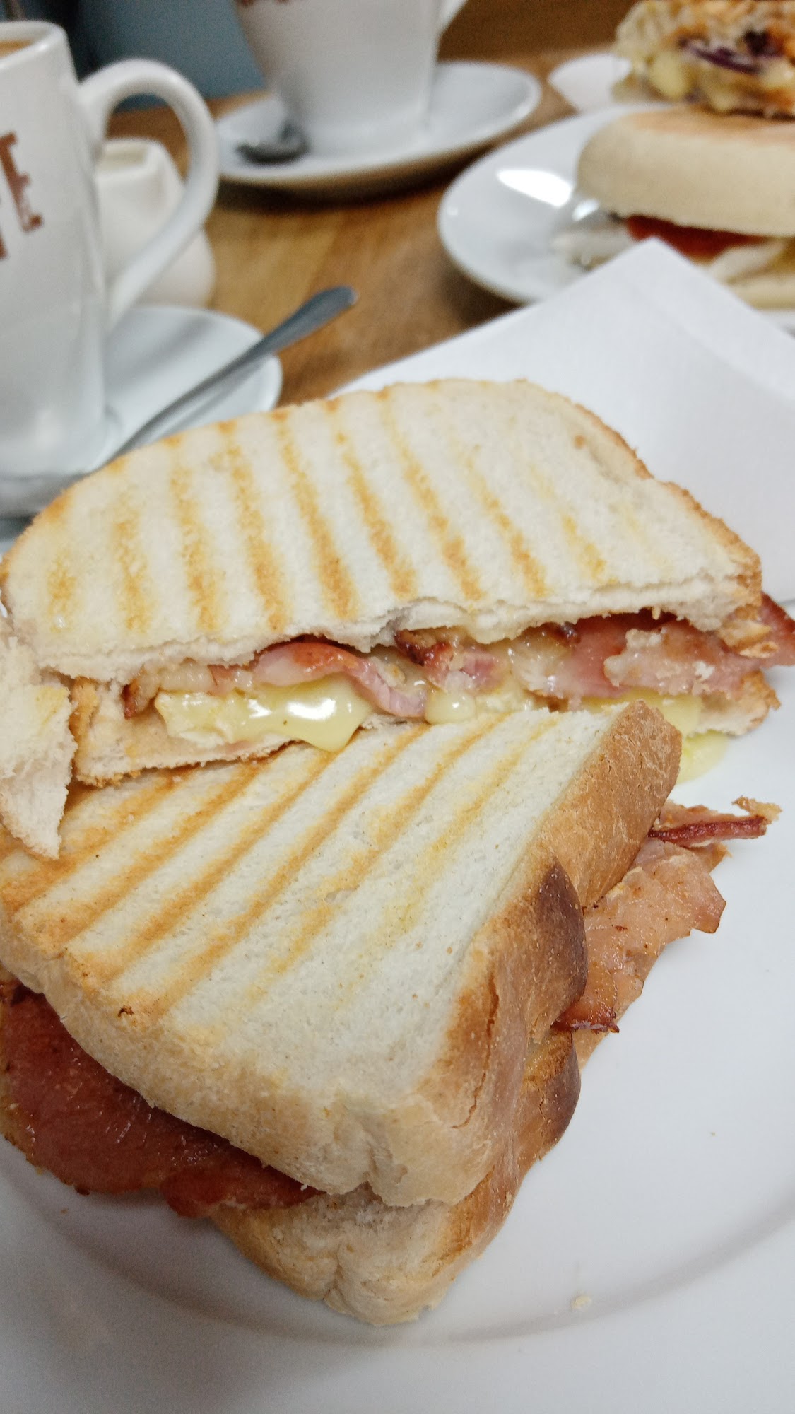 Alton Hideout Cafe