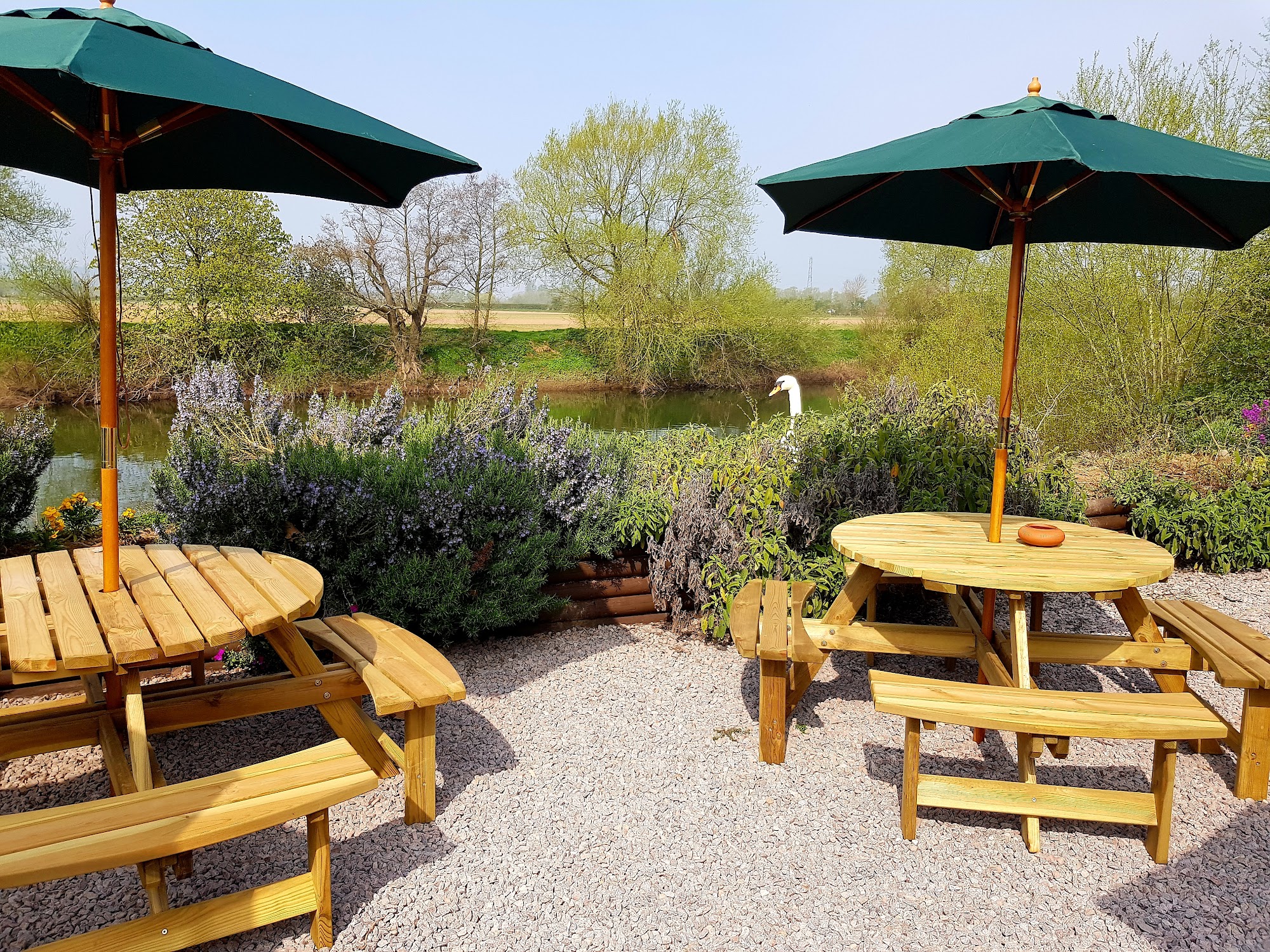 Riverside Bar and Eatery