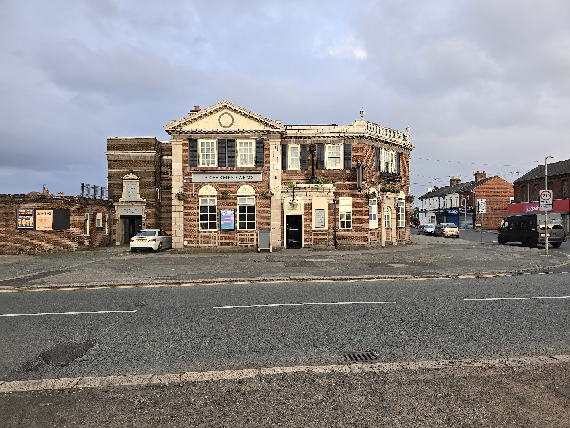 Farmers Arms Hotel