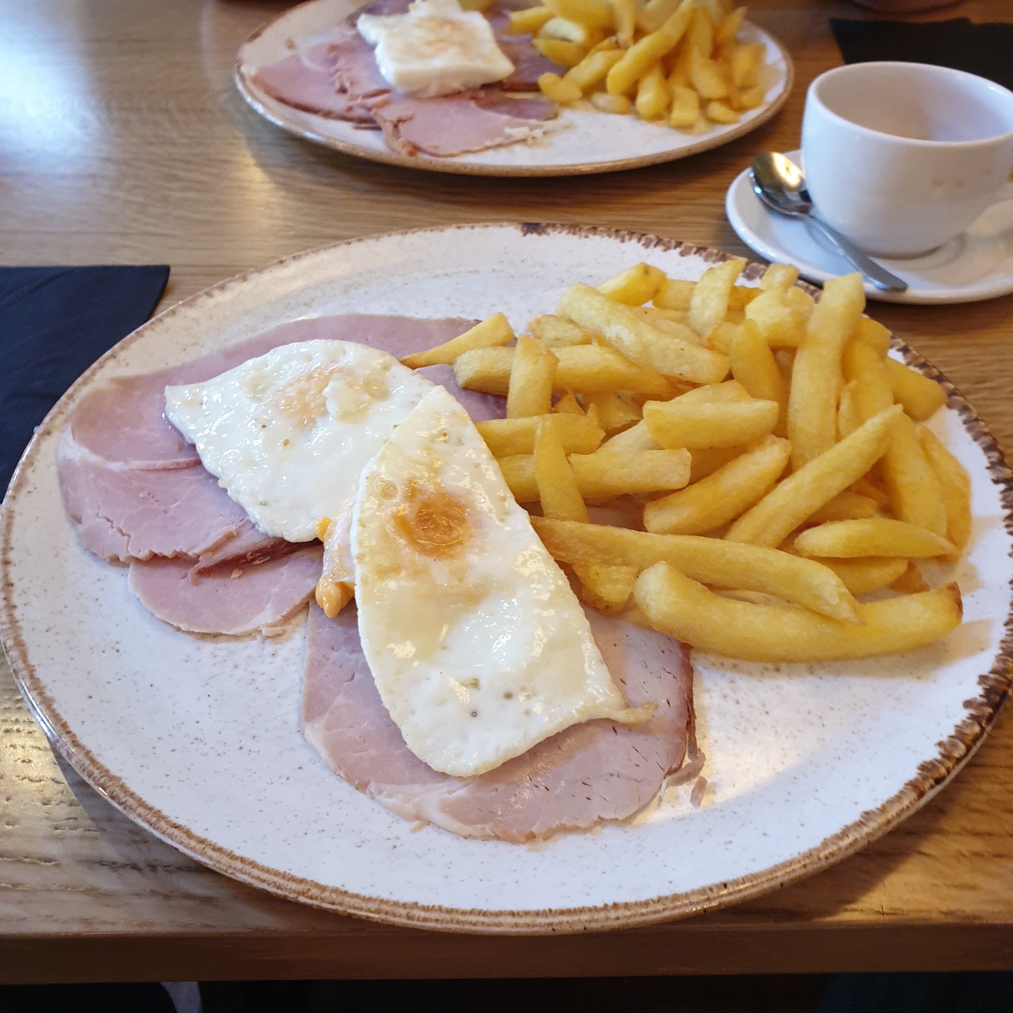 Worzals Bar & Grill