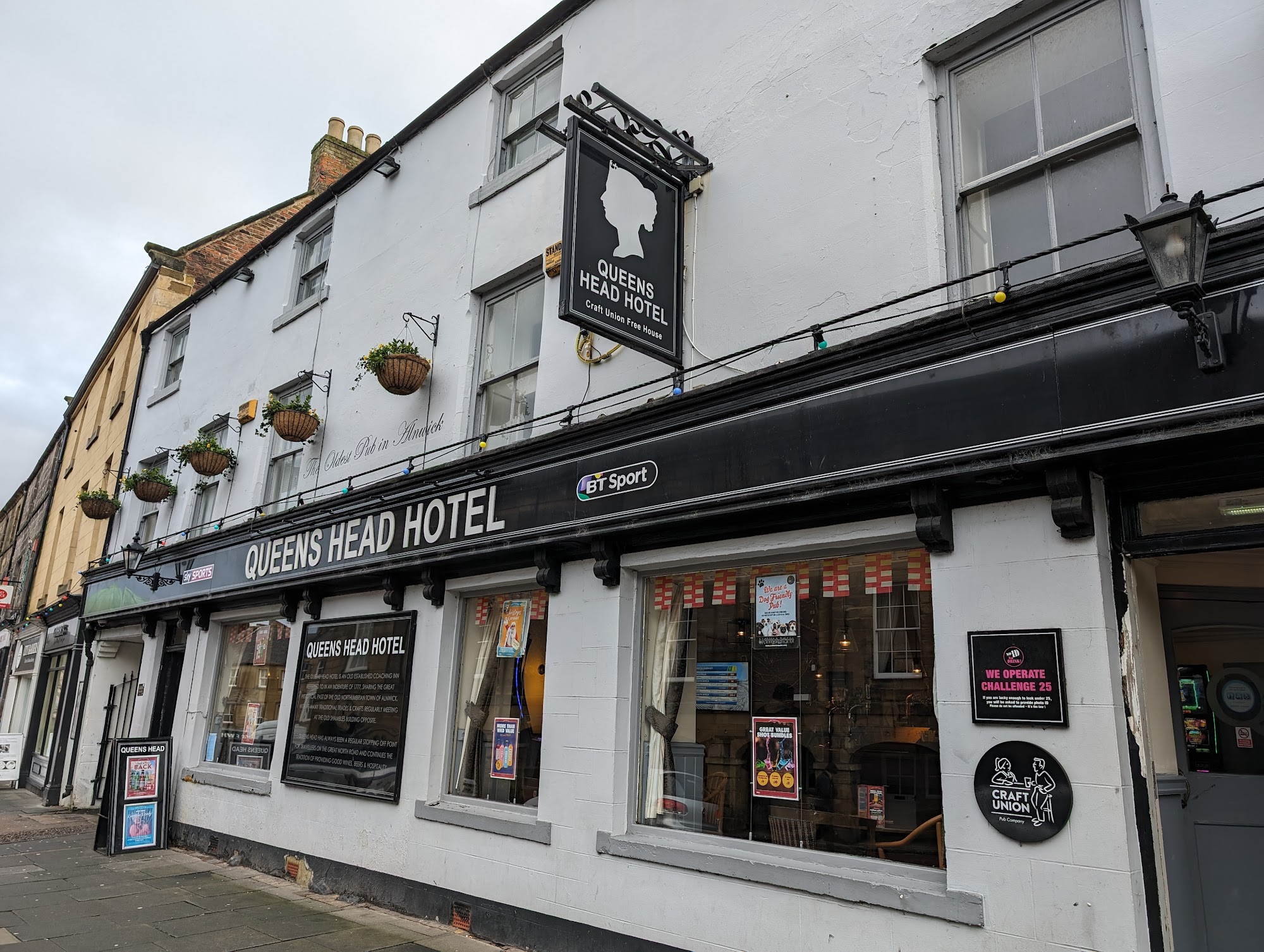 The Queens Head Hotel