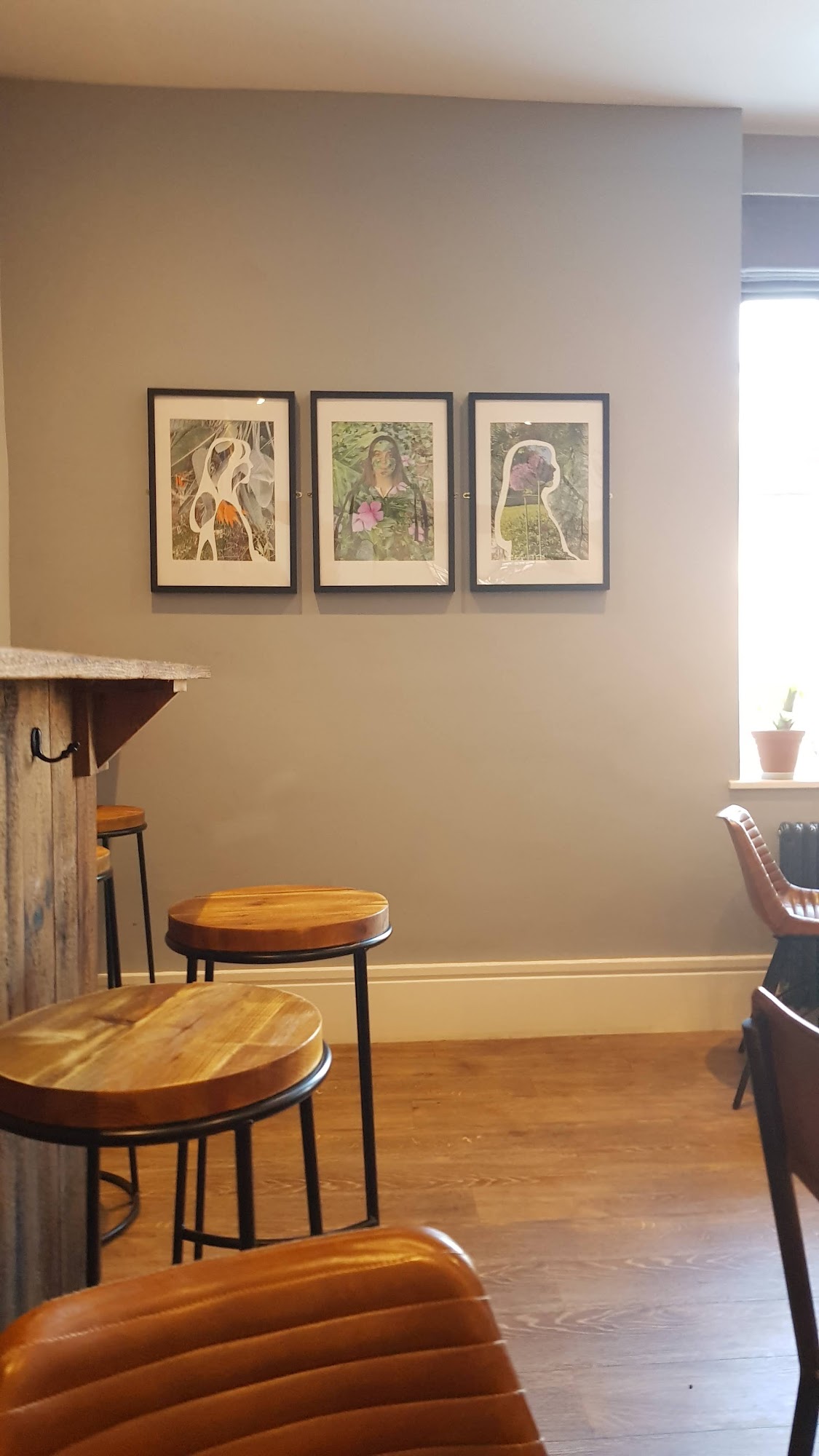 The White Lion Café