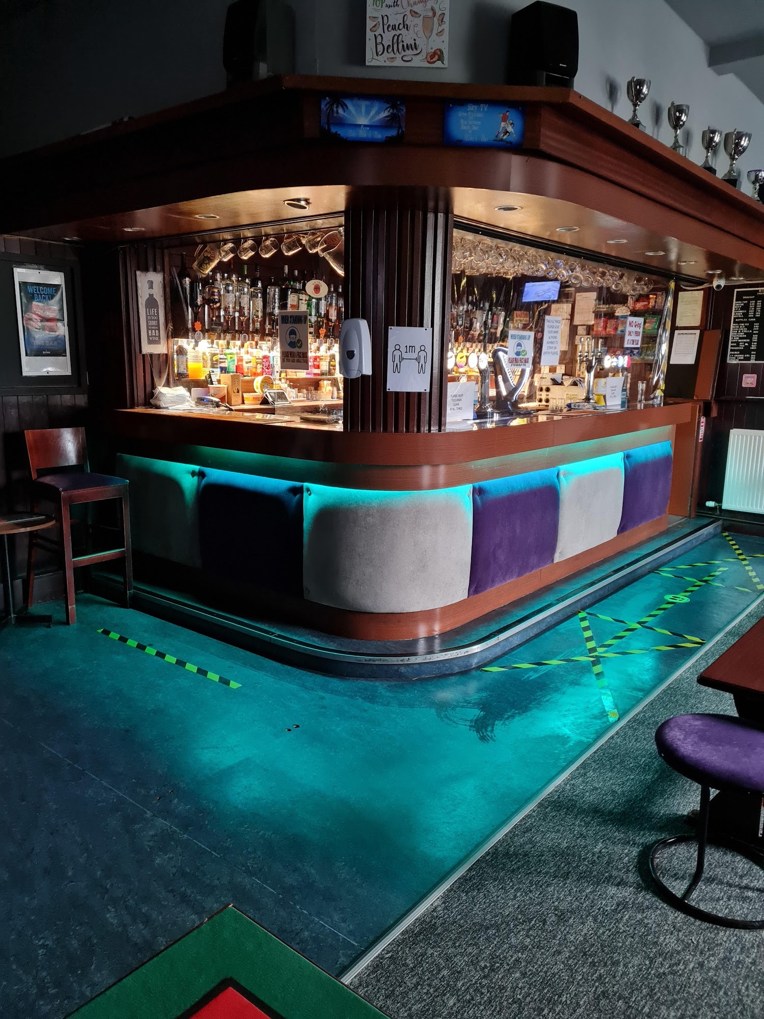 Niki's Lounge Bar