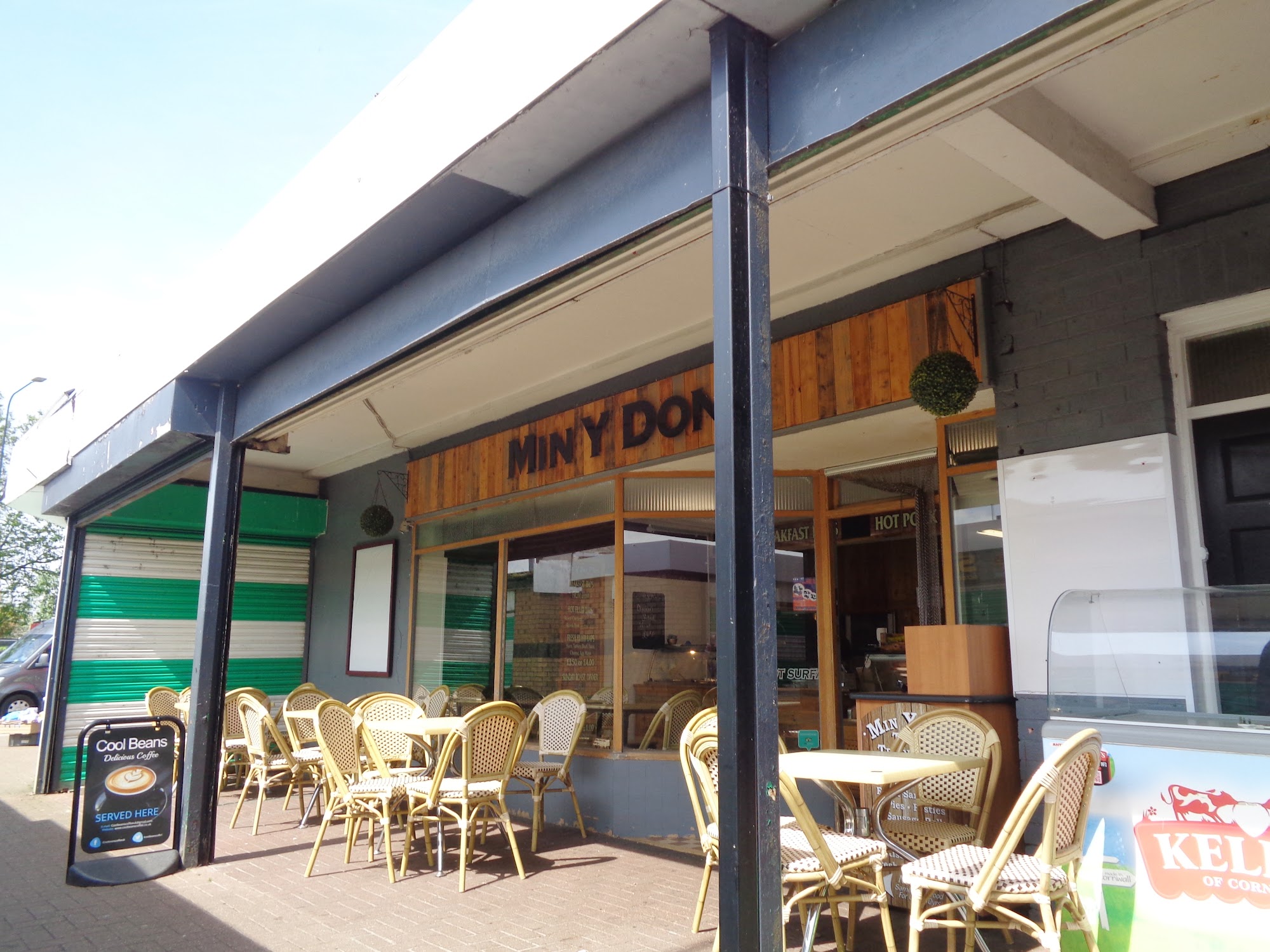 Min-y-Don Deli