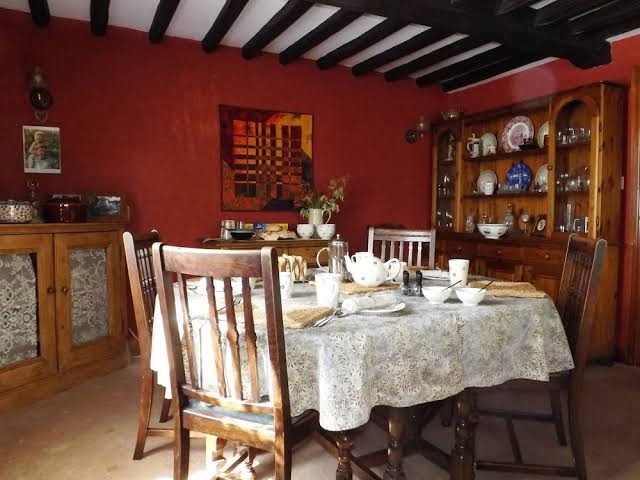 White Cottage Bed And Breakfast