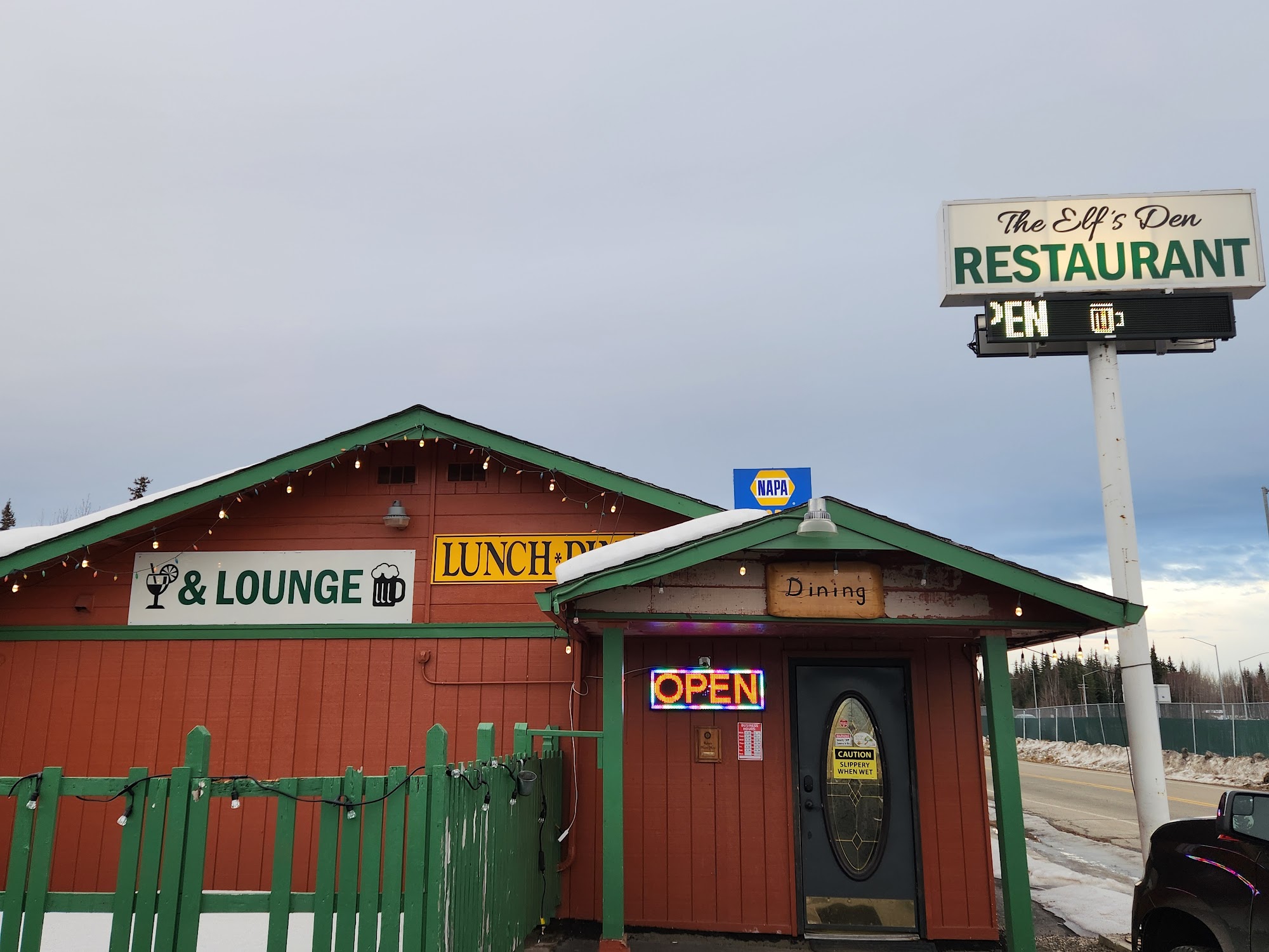 Elf's Den Restaurant & Lounge