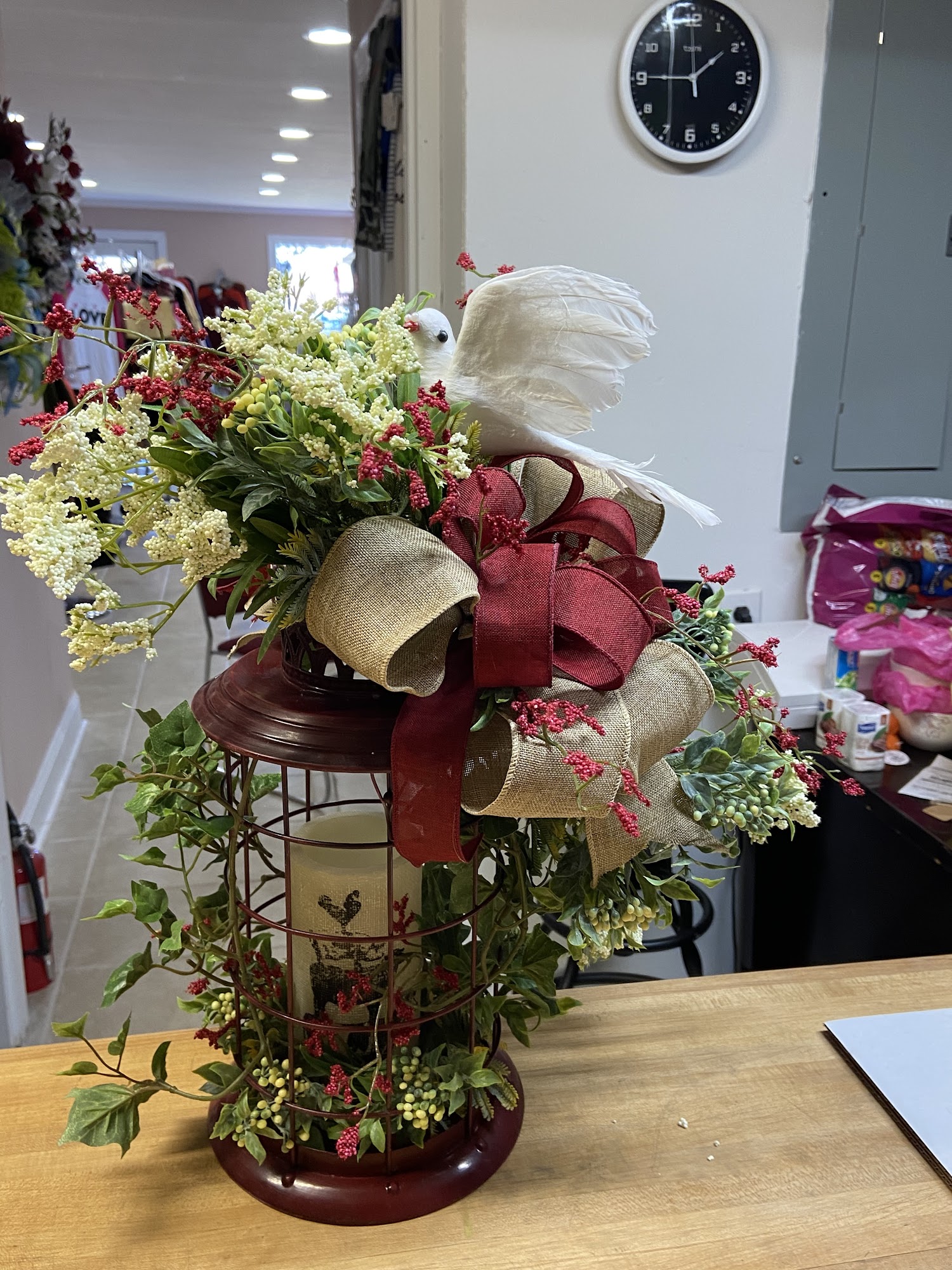 Sheila's Flowers , Gifts and Home decor 1005 N Main St, Tuscumbia Alabama 35674