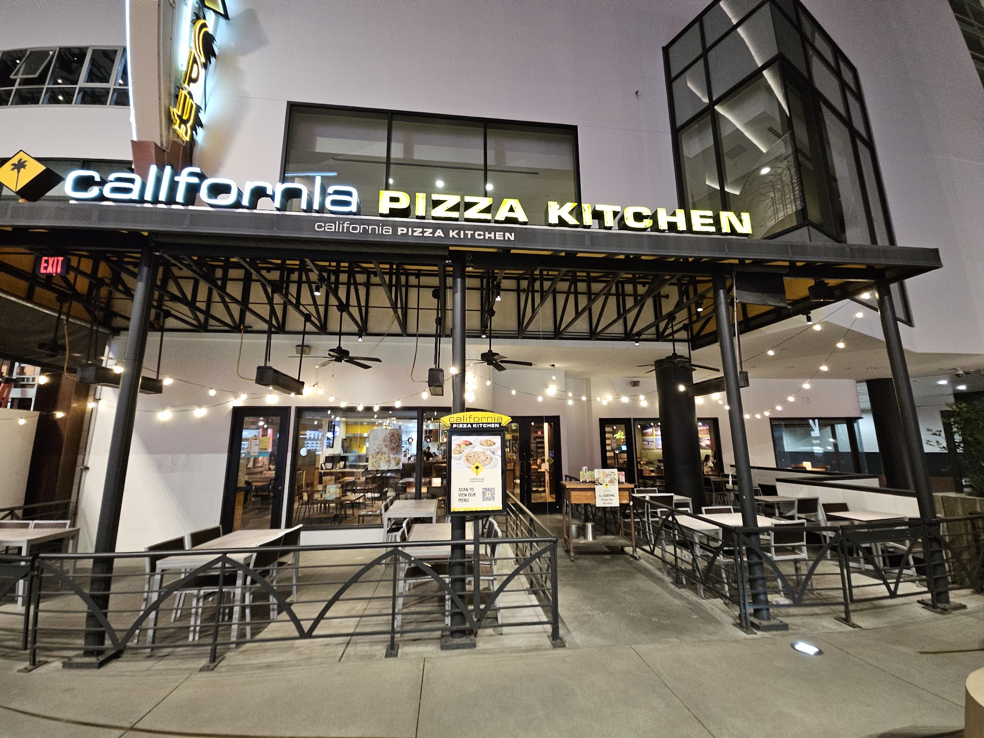 California Pizza Kitchen at Hollywood
