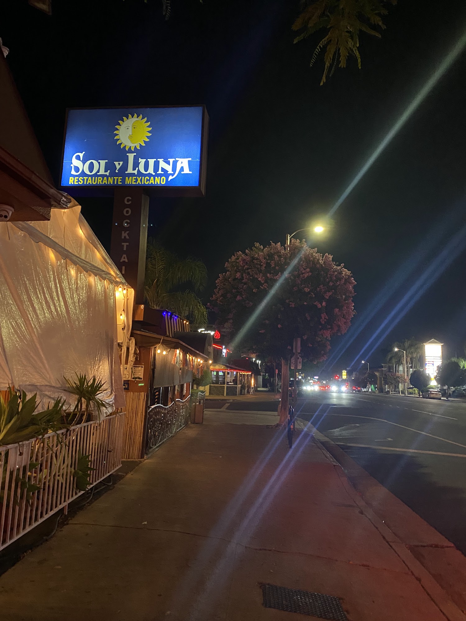 Sol Y Luna 19601 Ventura Blvd, Los Angeles, CA 91356