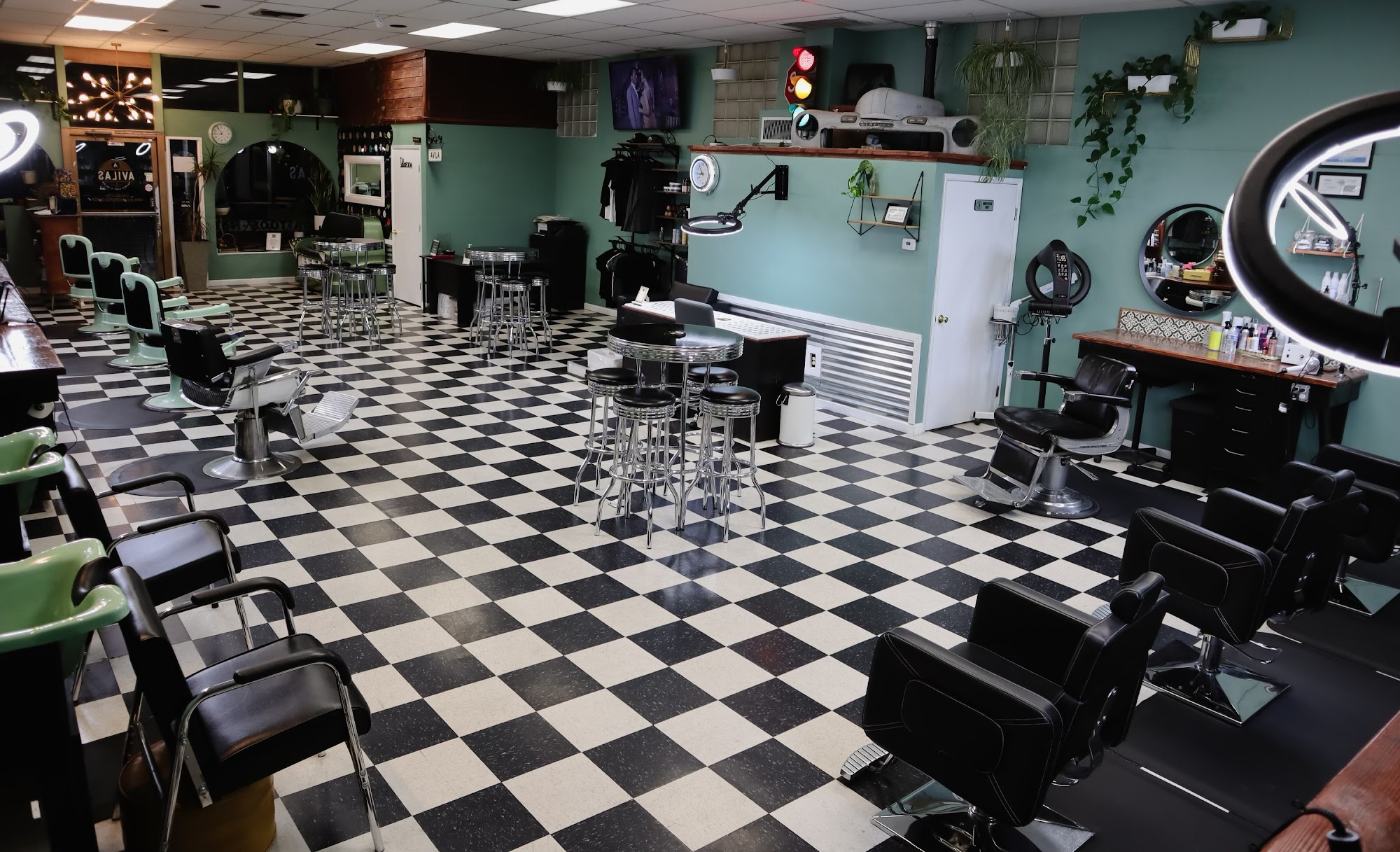 Avila's Barbershop and Salon