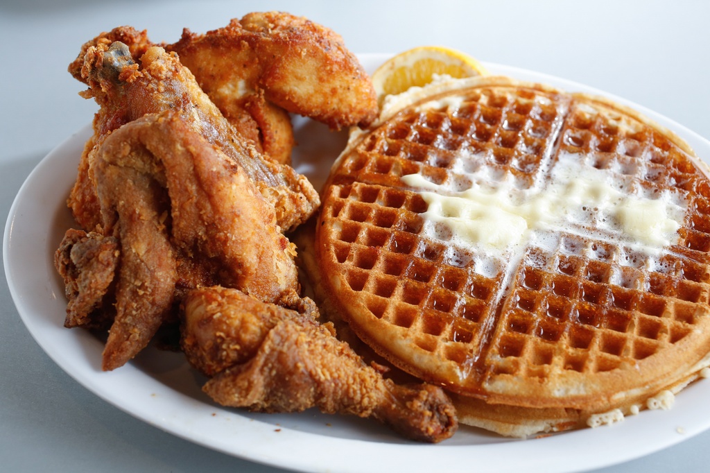 Crackin’ Chicken & Waffles
