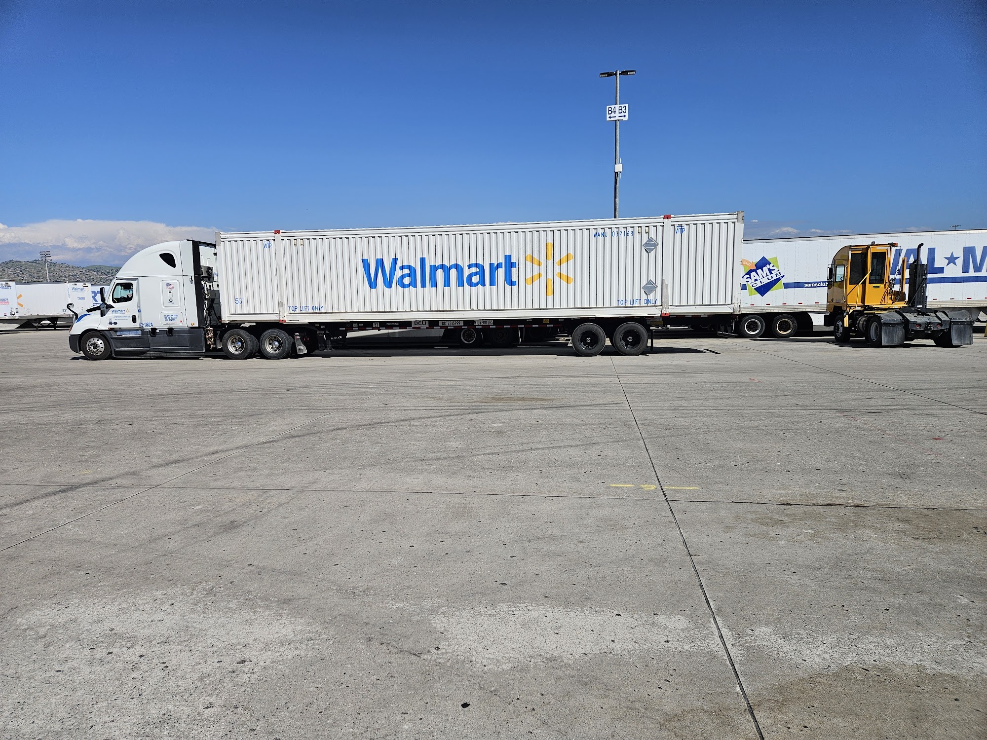 WALMART DISTRIBUTION CENTER NORTH ENTRANCE Porterville CA Hours