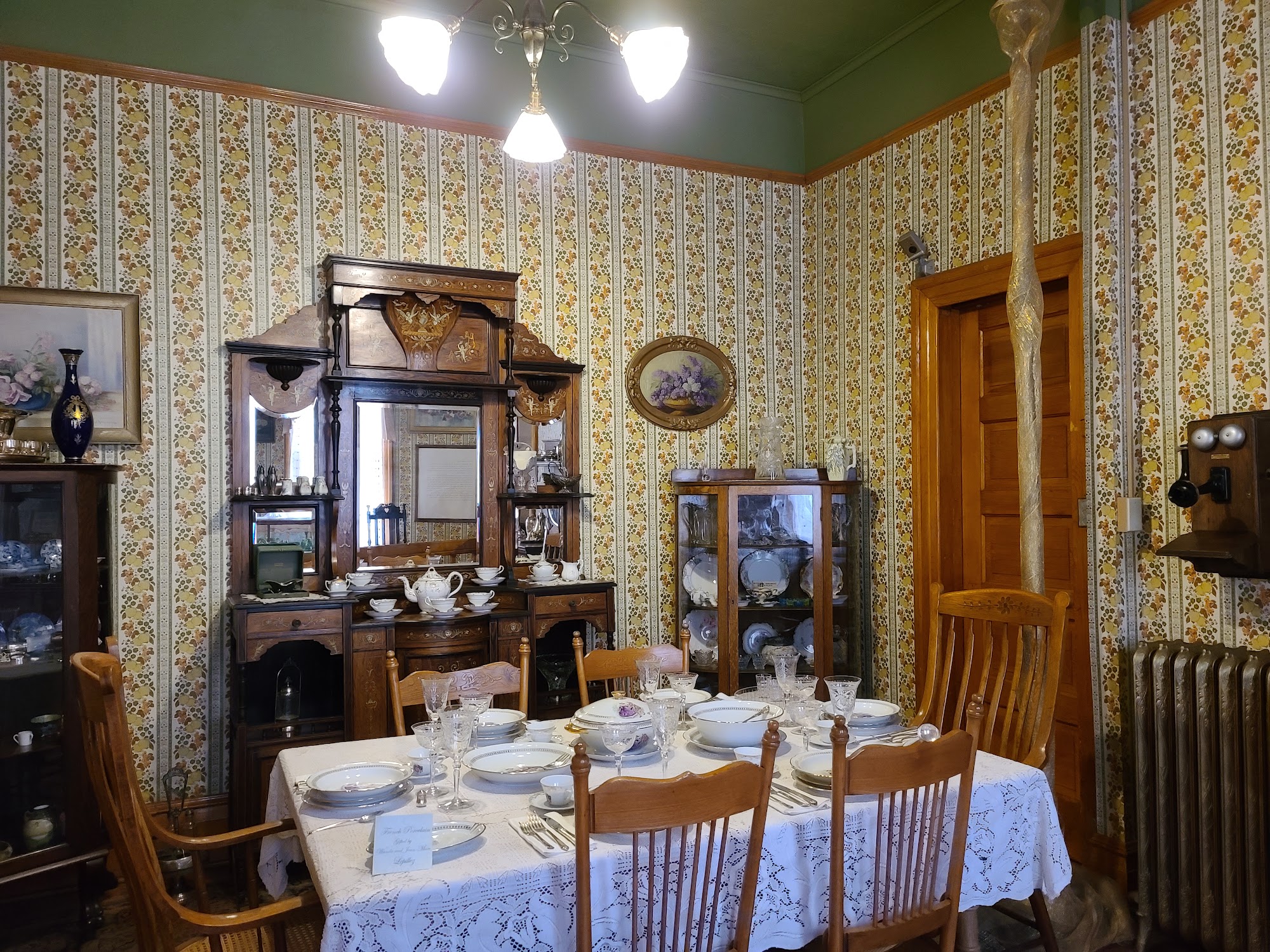 Miramont Castle Museum and The Queen's Parlour Tea Room