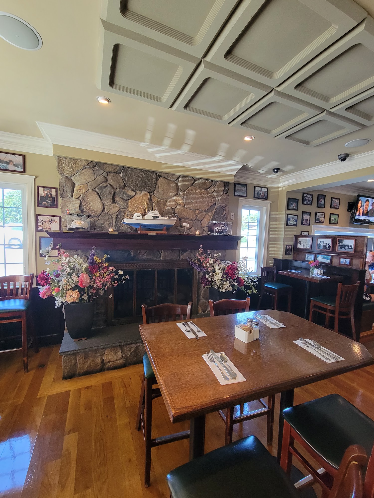 Donahue's Madison Beach Grille