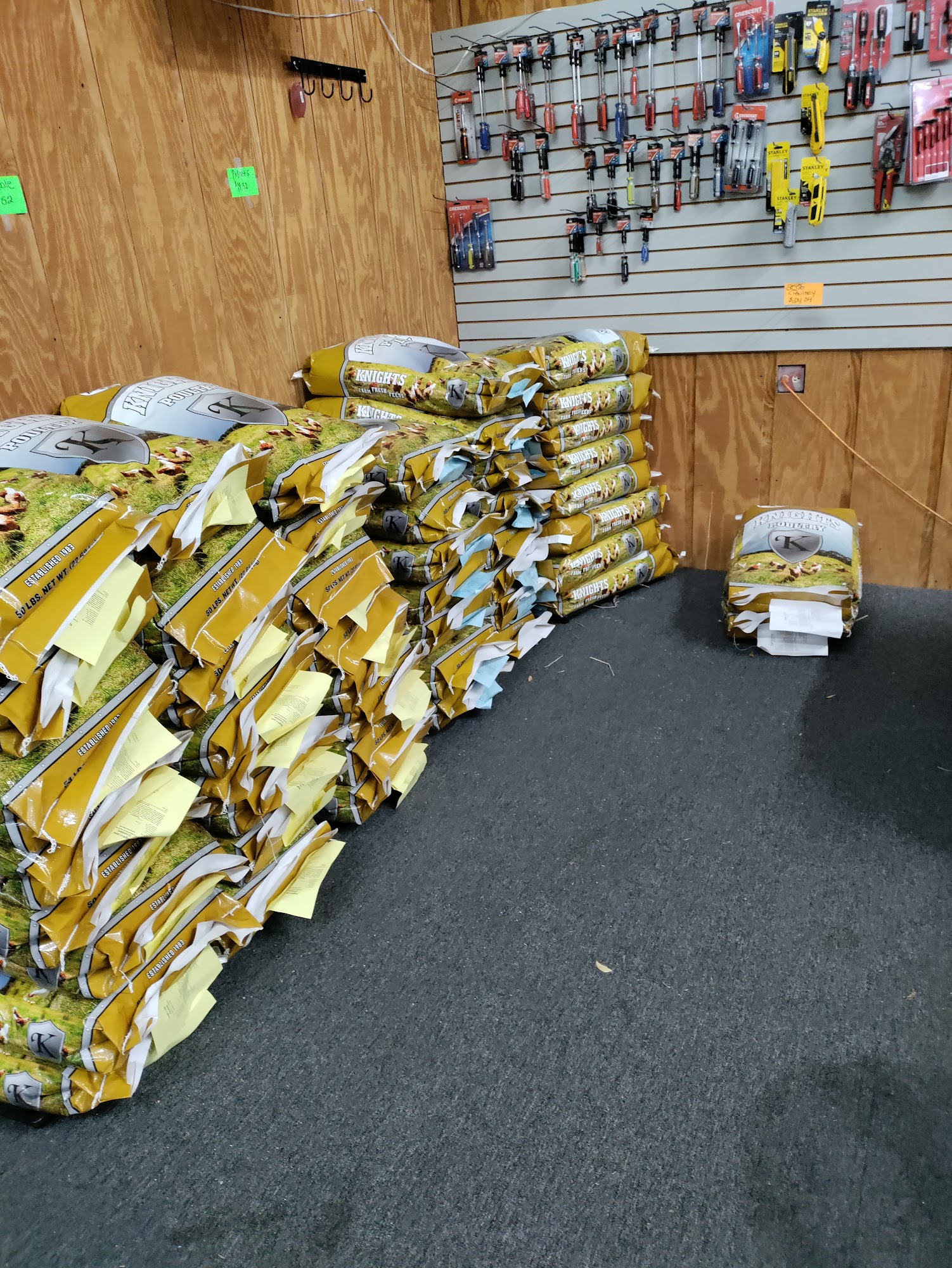 Winning circle feed & pet supplies Hudson