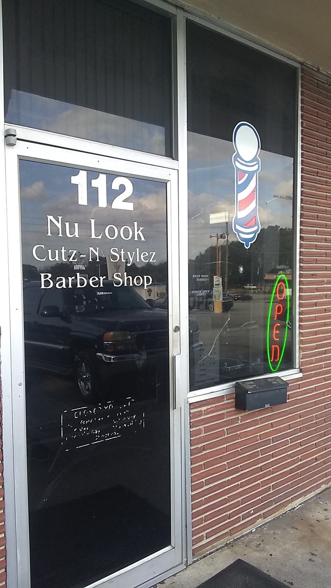 Nu Look Cutz N Stylez Barbershop