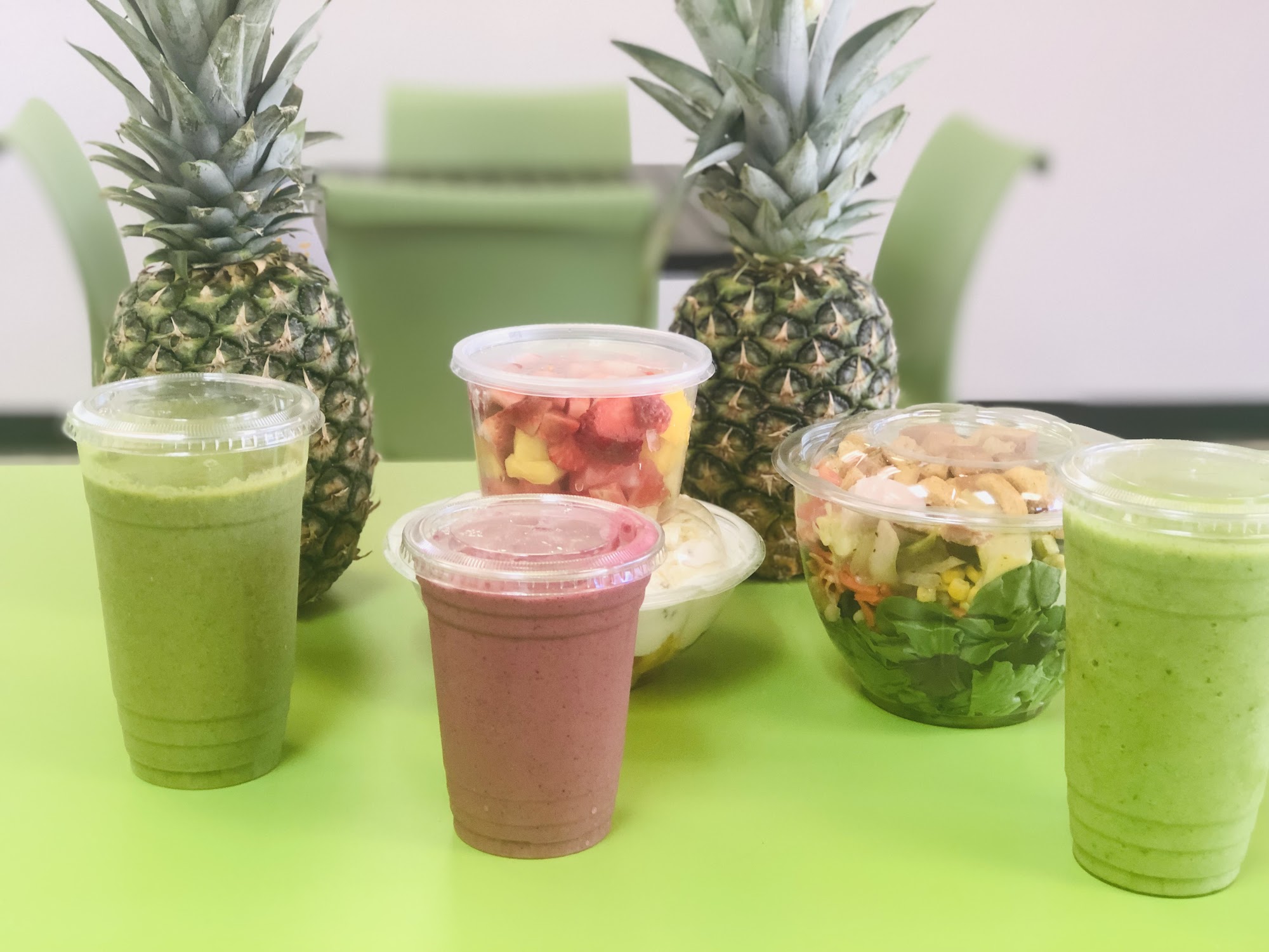 Harvest Station - smoothies and salads