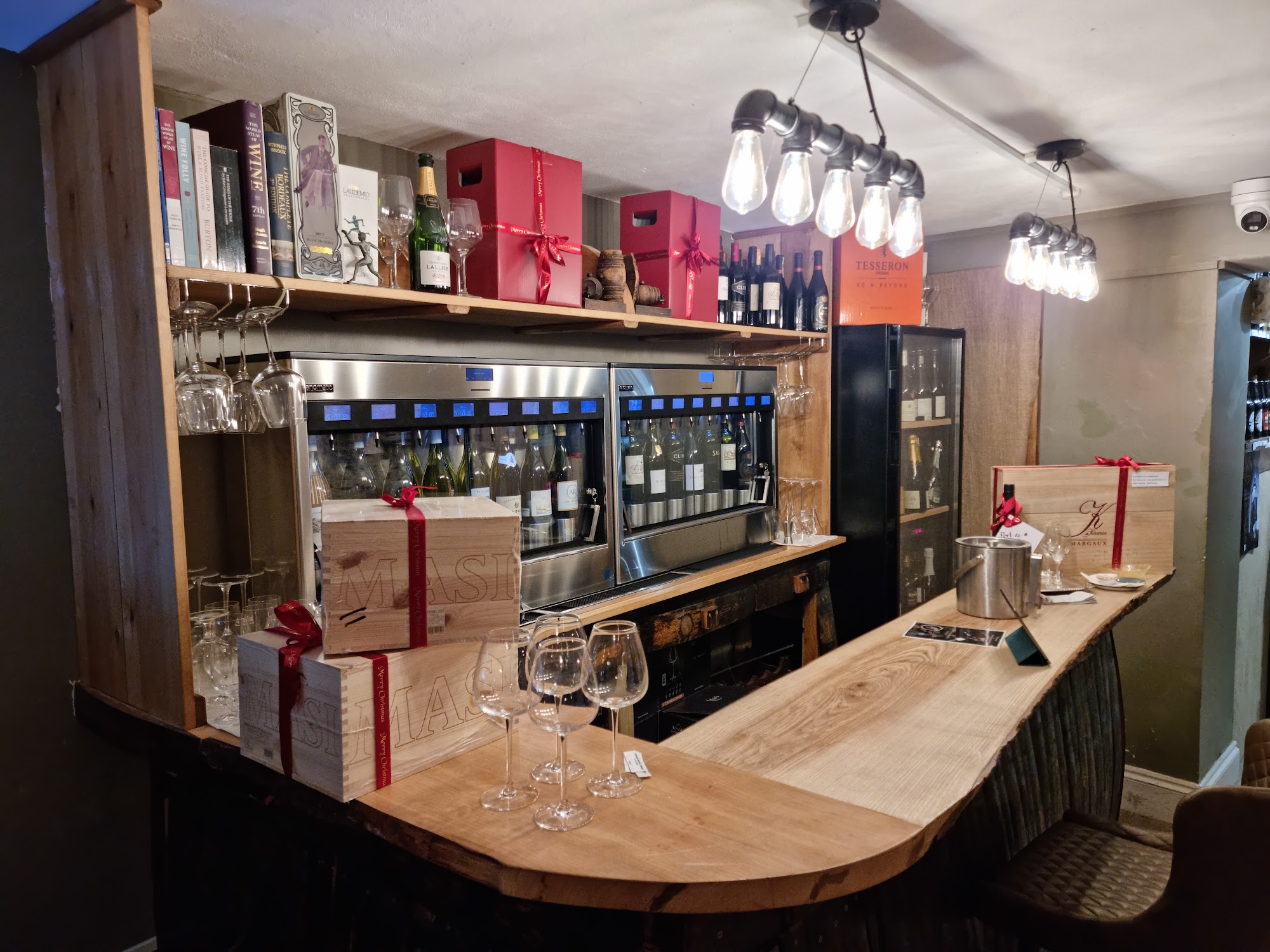 Moreton Wine Merchants & Wine Bar 2 High St, Moreton-in-Marsh