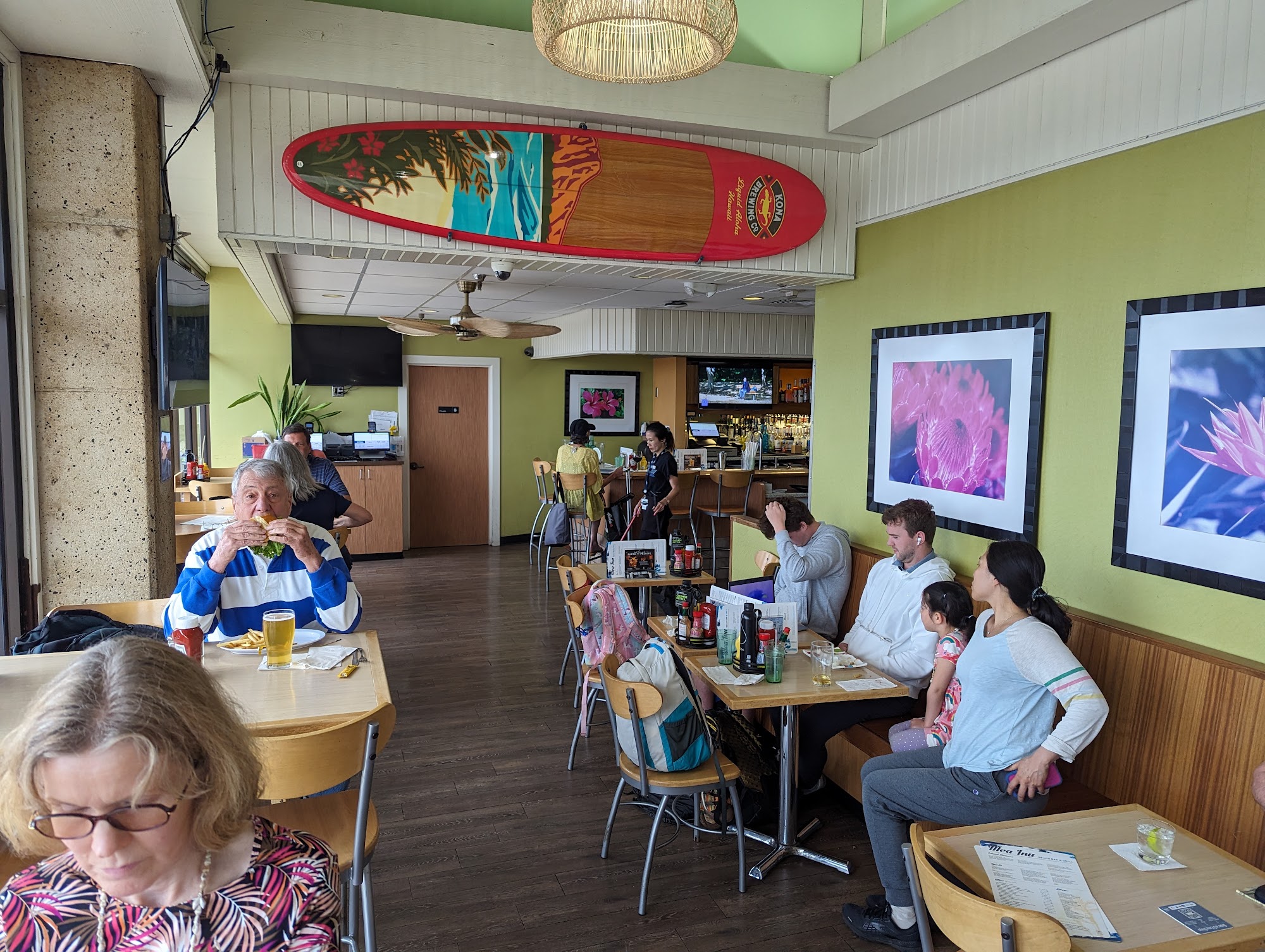 Mea Inu Beach Bar & Grill