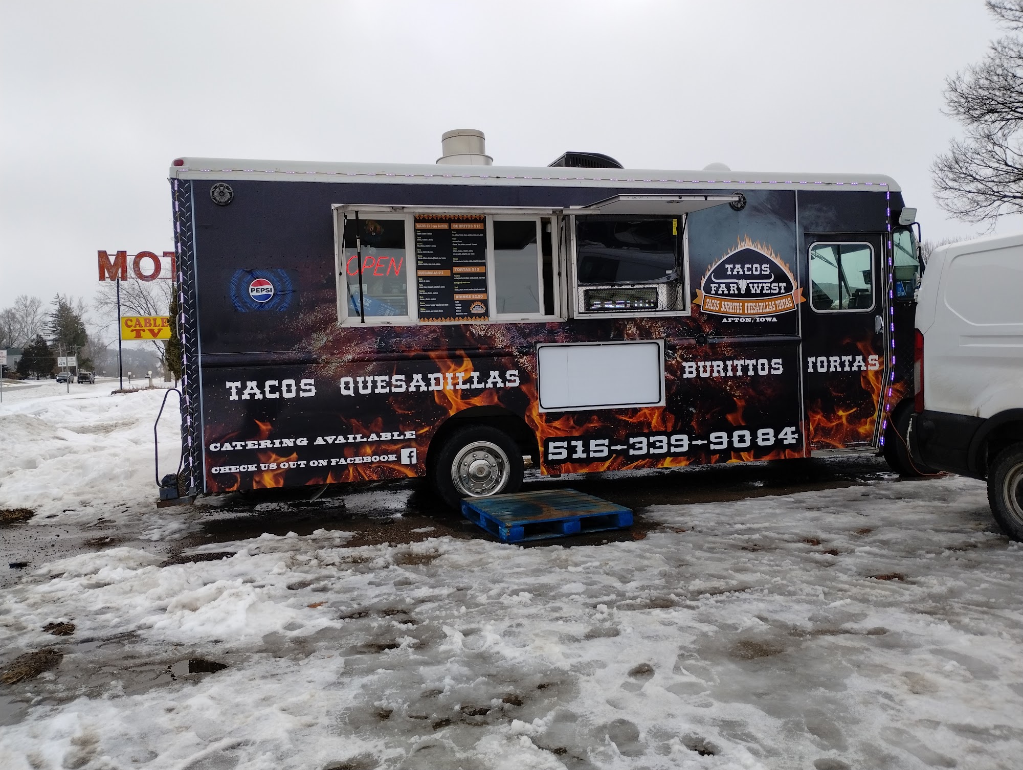 Food Truck Tacos Far West 904 Guthrie St, De Soto, IA 50069
