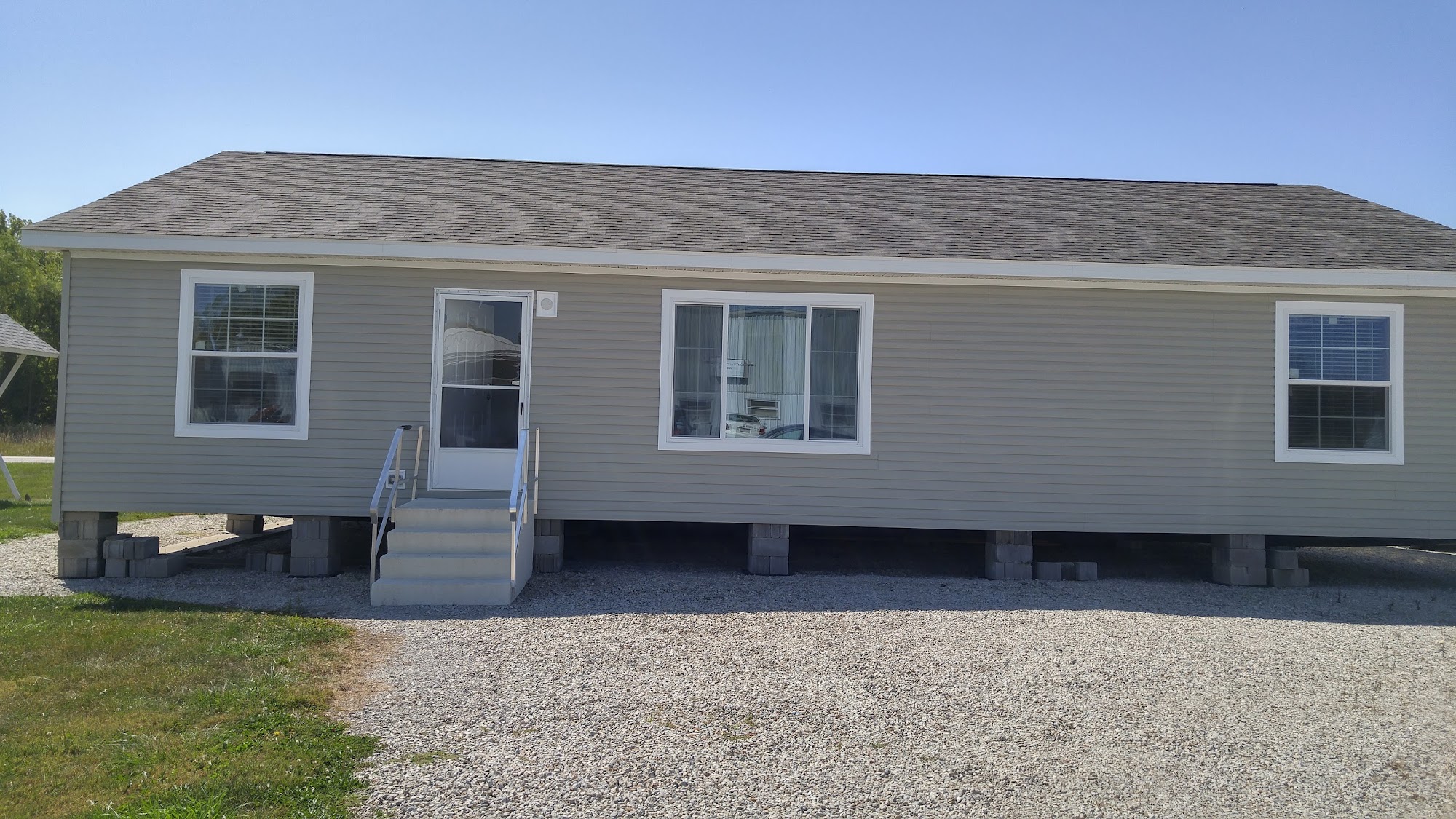 House and Home INC 2519 IL-16, Pana Illinois 62557