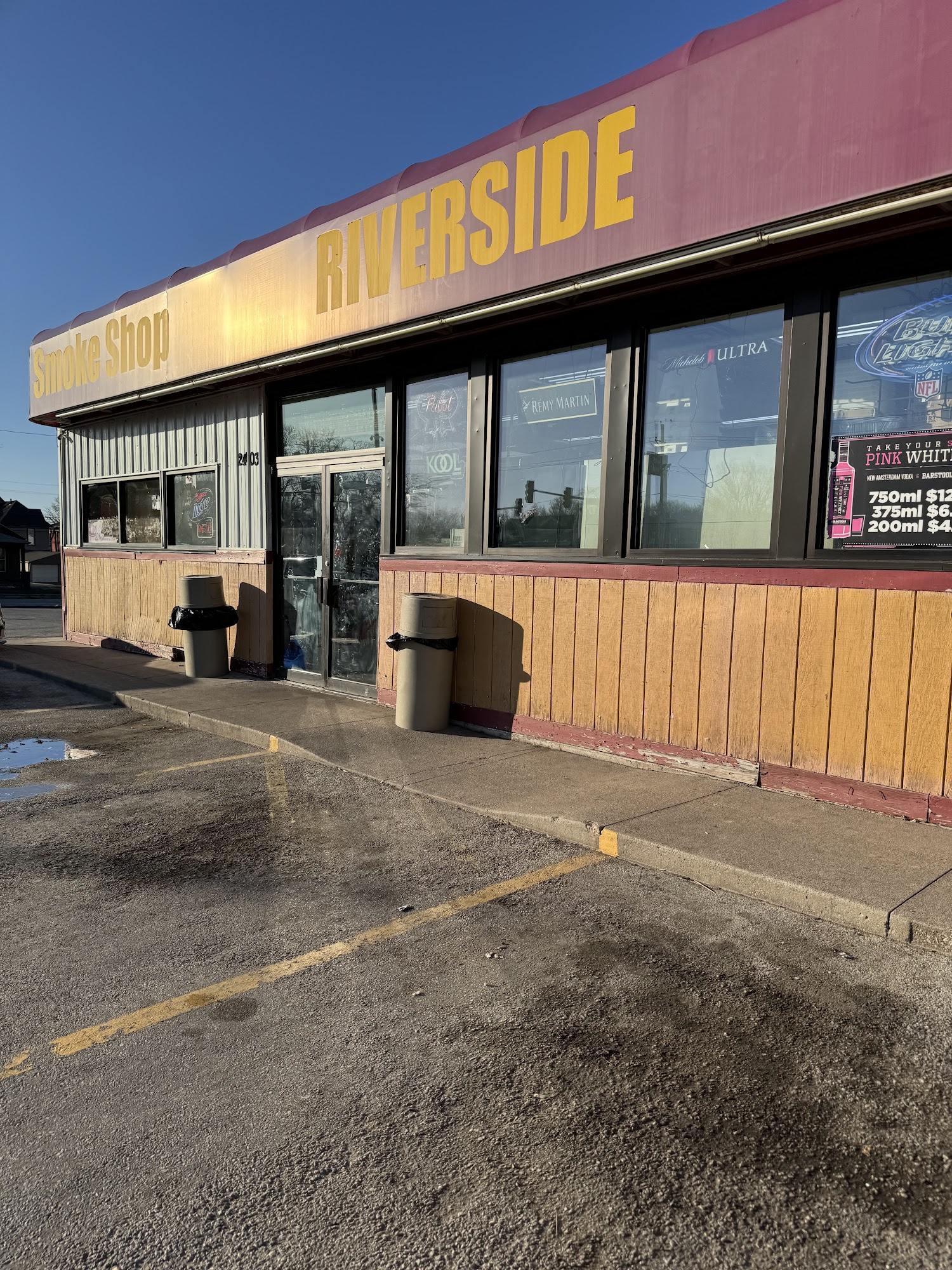 Riverside Liquor