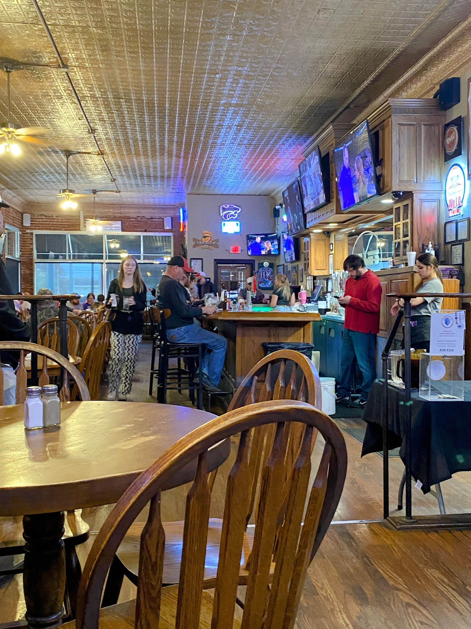 Willie's Sports Bar & Grill