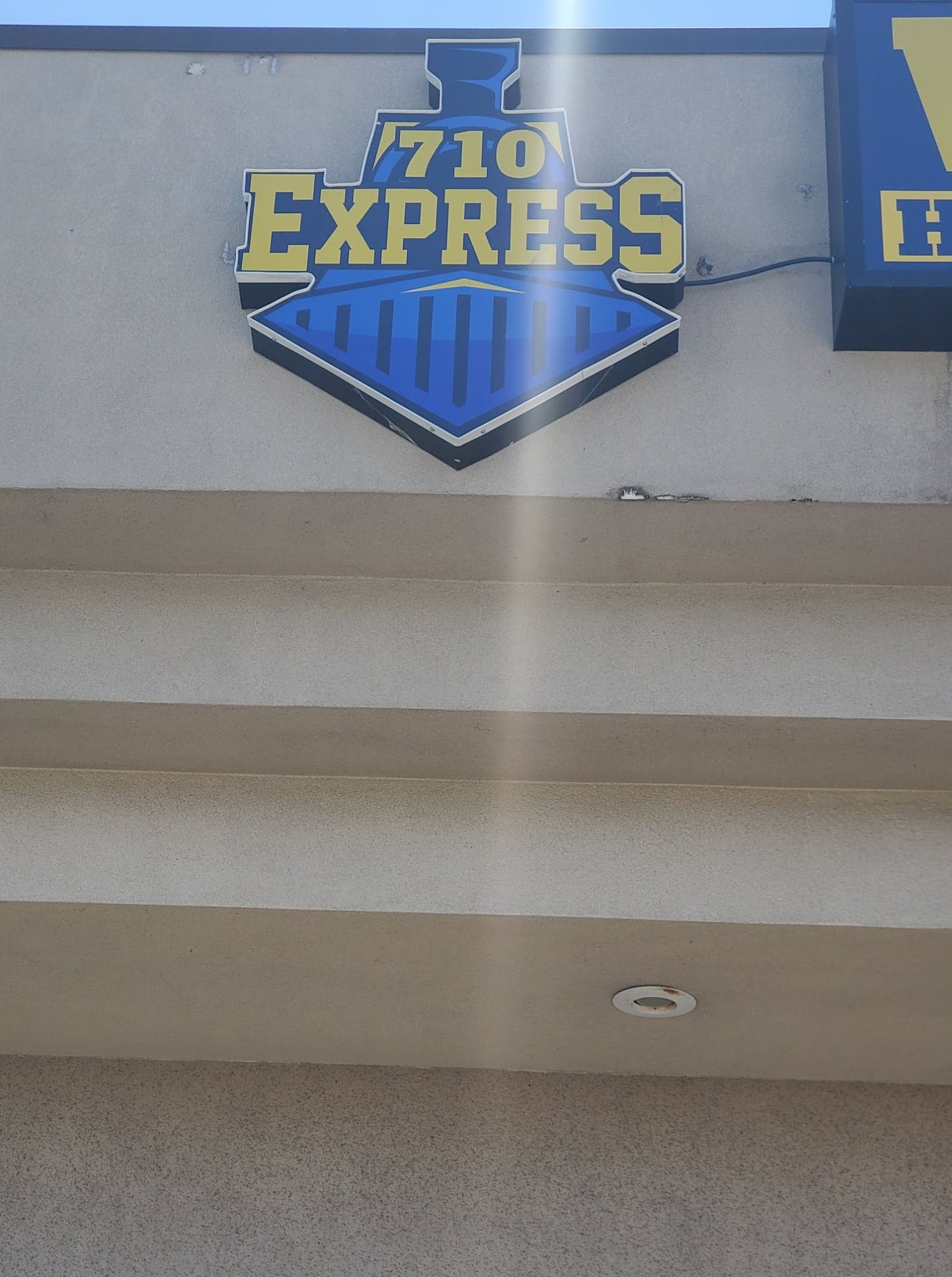 710 Express Vape & Phones 901 W Airline Hwy Ste A-B, 901 W Airline Hwy Suites B, Laplace Louisiana 70068