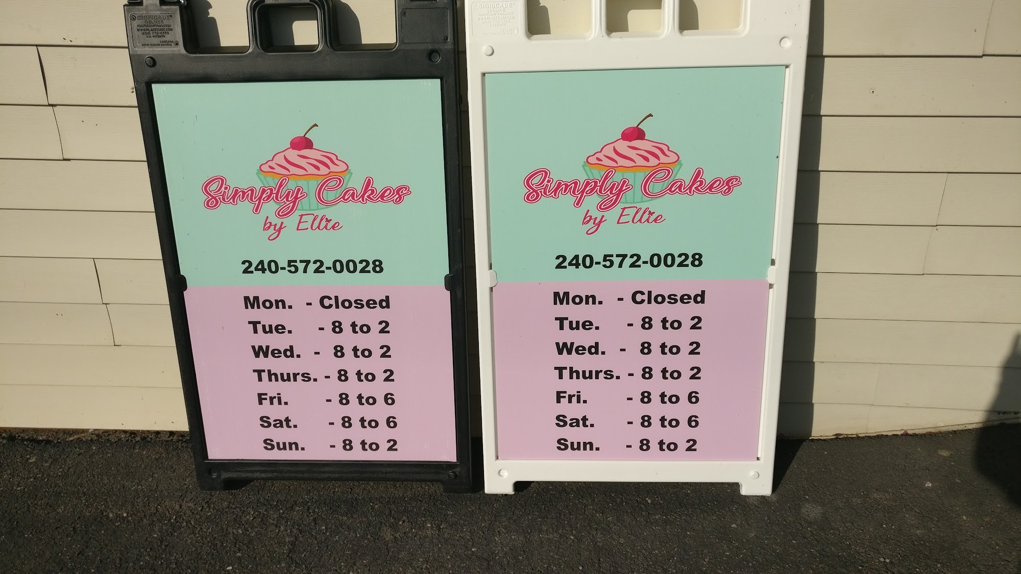 Simply Cakes by Ellie Menu