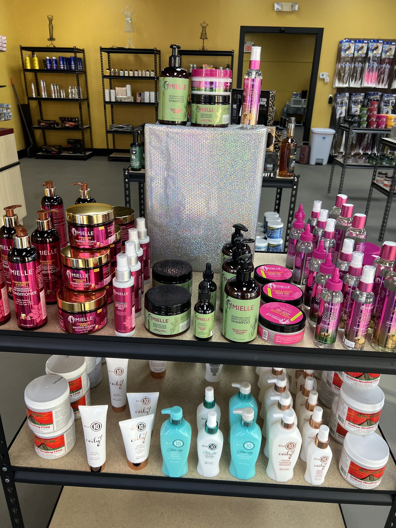 Onyx Beauty Supply Salon And Barbershop 439 Outlet Center Dr, Queenstown Maryland 21658
