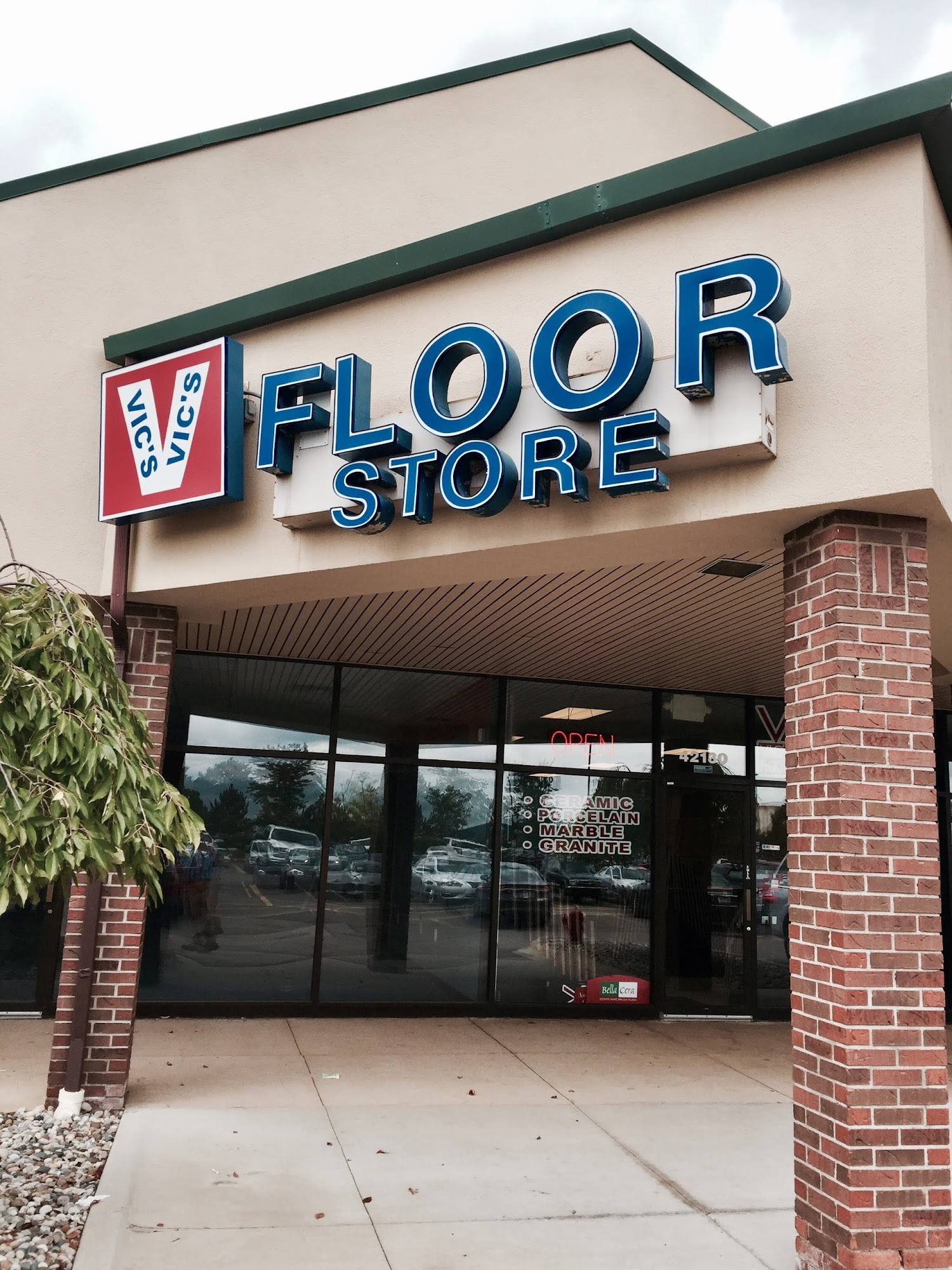 Vic's Floor Store