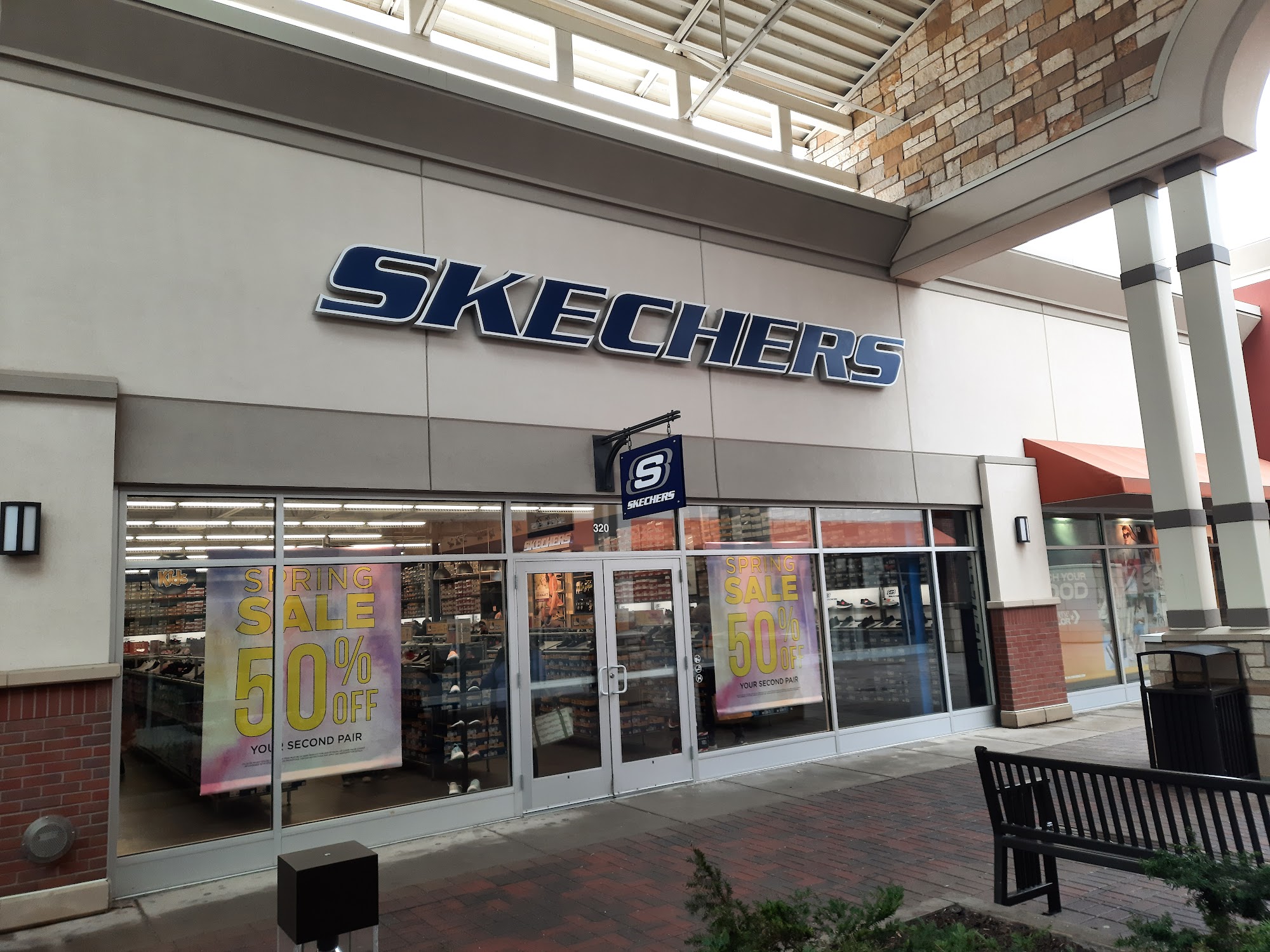 SKECHERS Factory Outlet