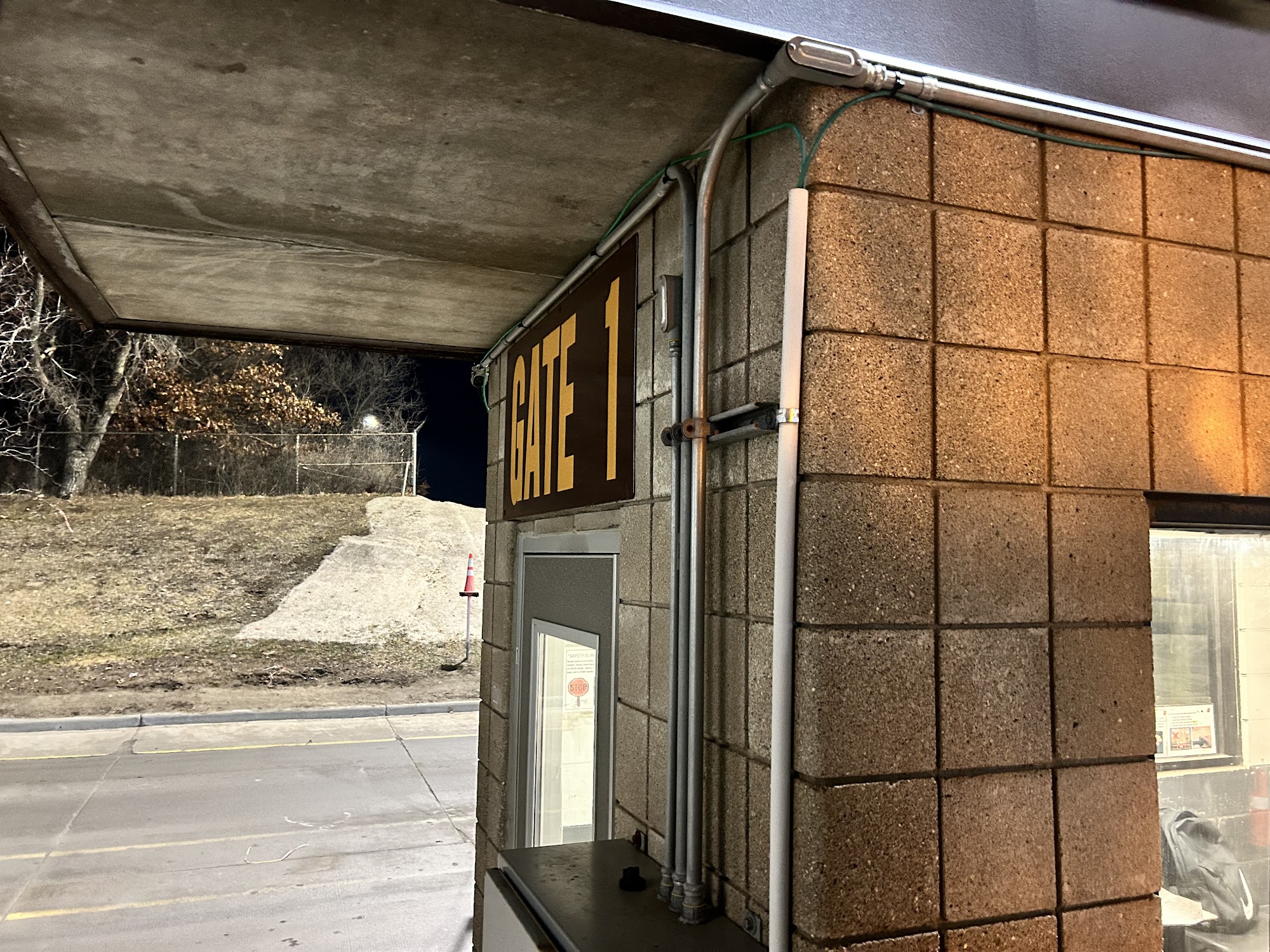 UPS FEEDER ENTRANCE