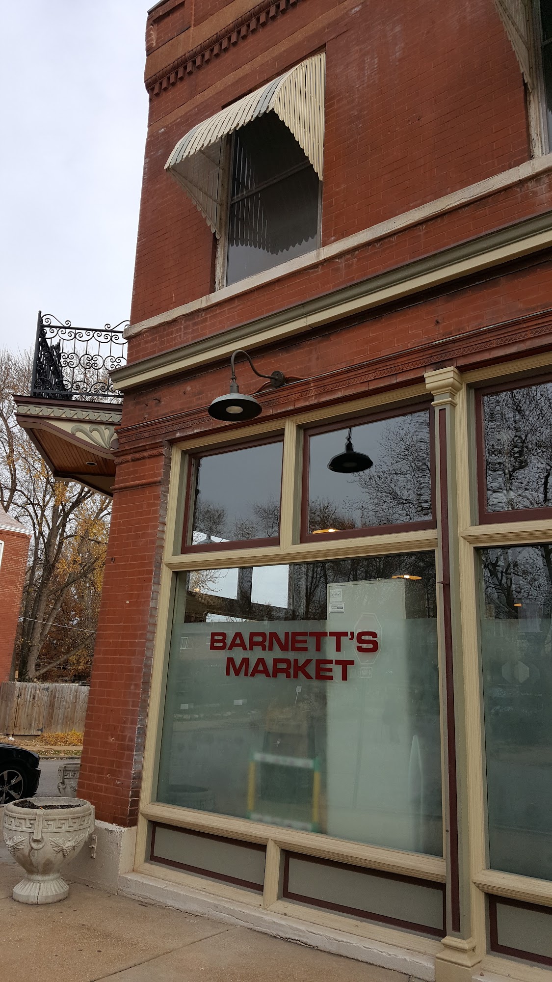 Barnett's Market