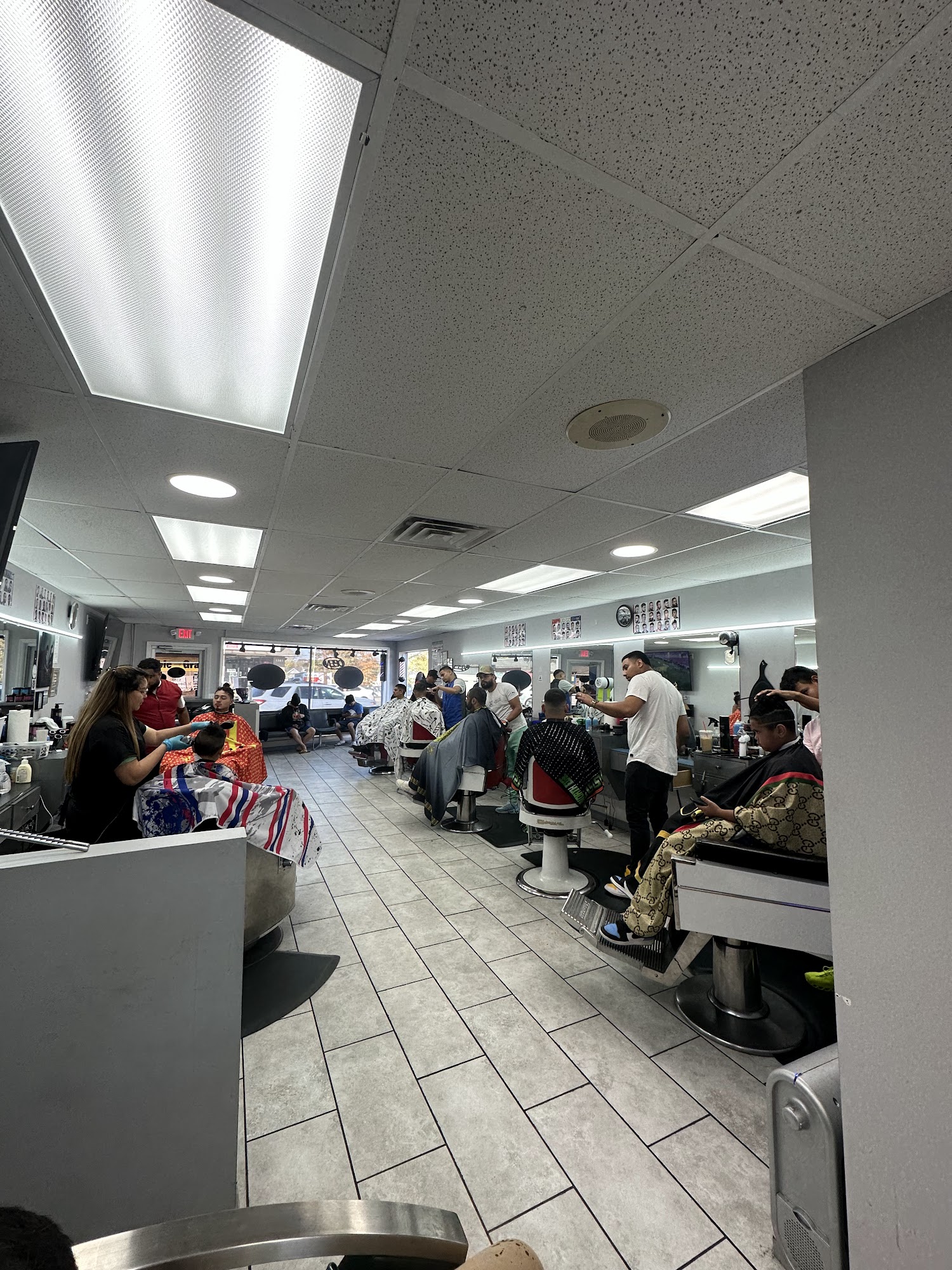 Junior’s Barbershop