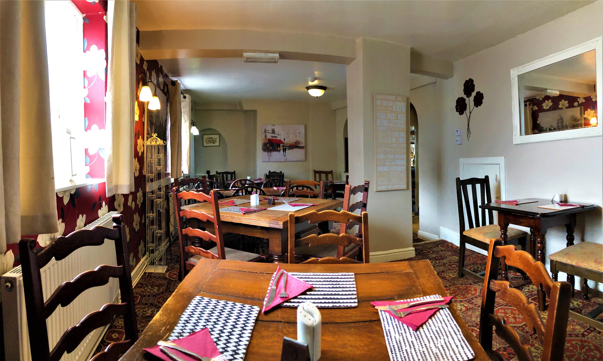 The Golden Lion 69-70 Allhallowgate, Ripon