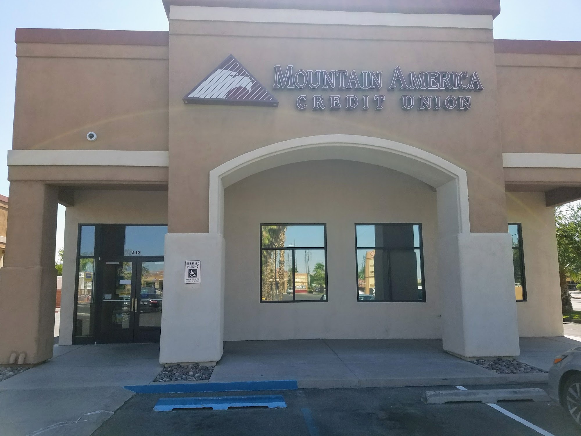 MOUNTAIN AMERICA CREDIT UNION - 580 W Pioneer Blvd, Mesquite NV - Hours