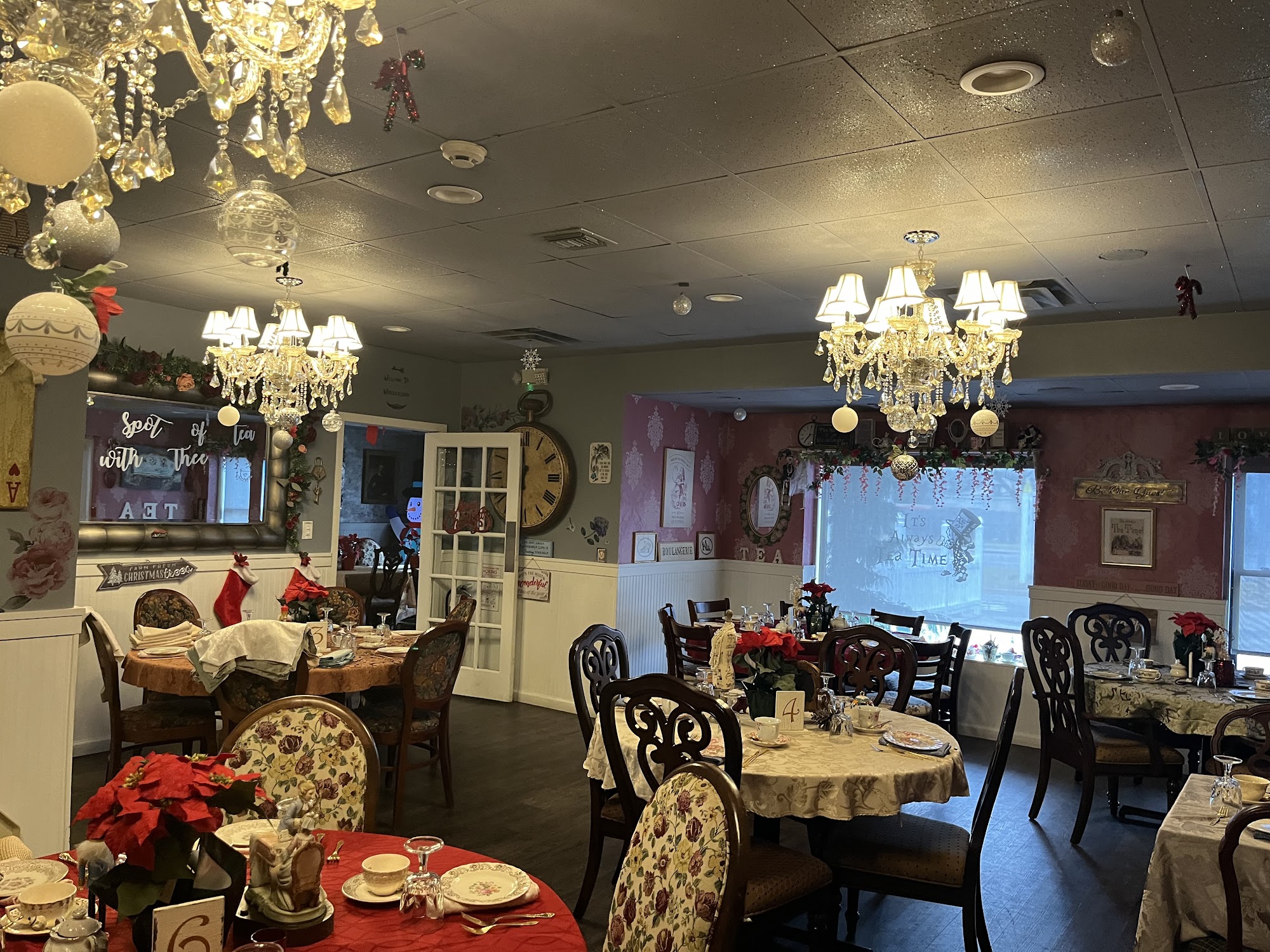 The Mad Batter Tea Room & Restaurant 154 Montauk Hwy, Blue Point, NY 11715