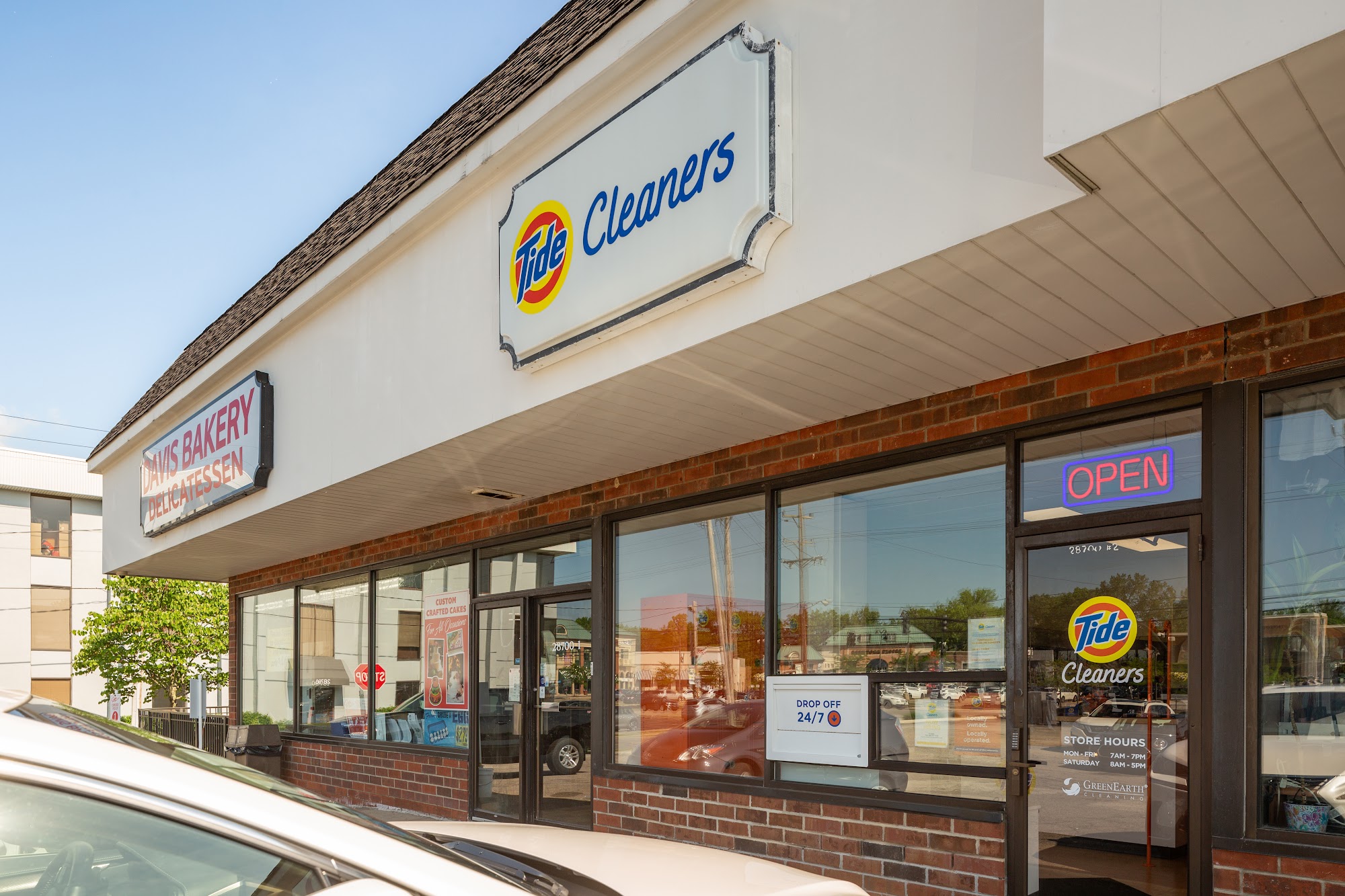 Tide Cleaners 28700 Chagrin Blvd #2, Woodmere Ohio 44122