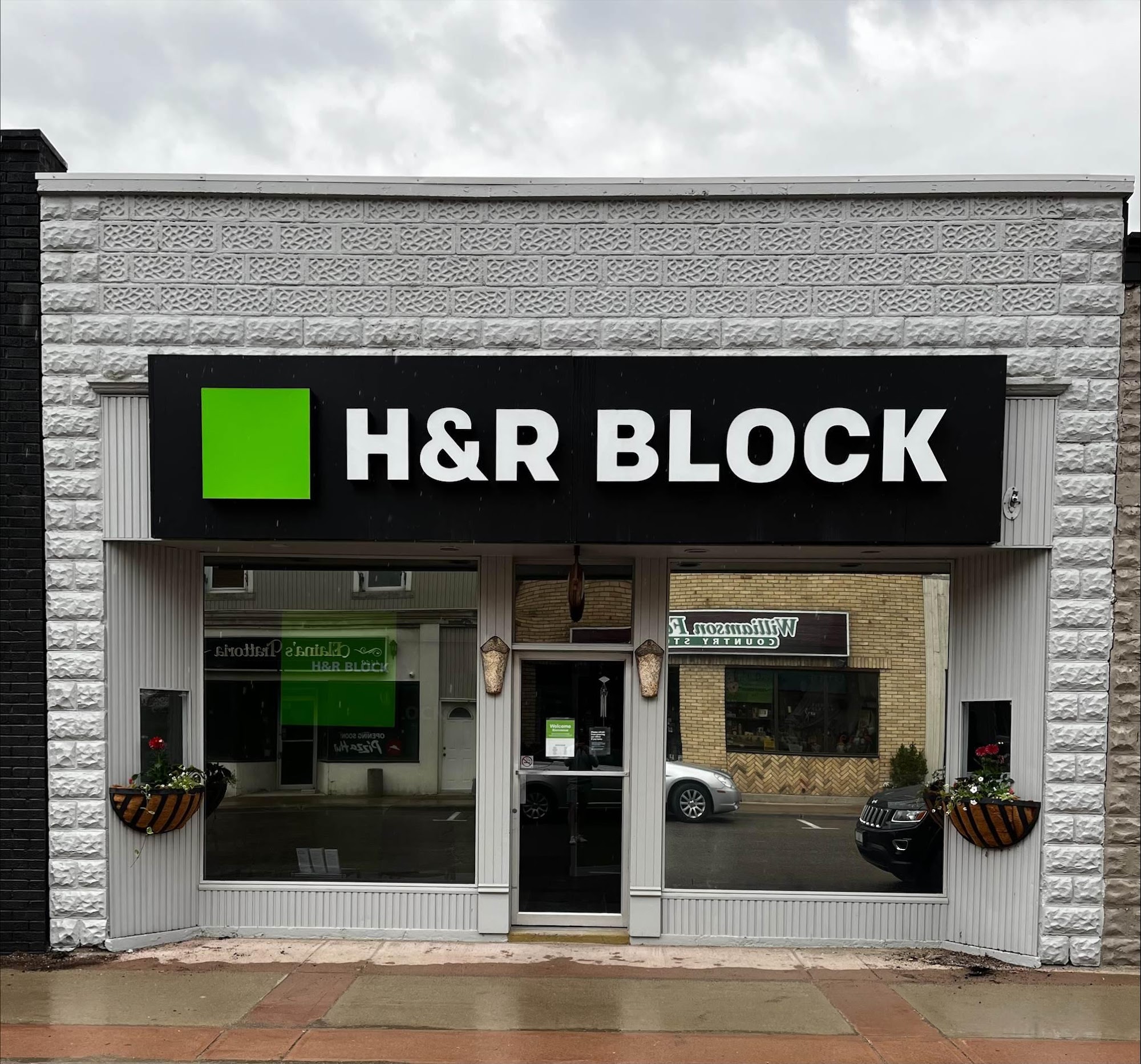 H&R Block 5 King St W, Forest Ontario N0N 1J0