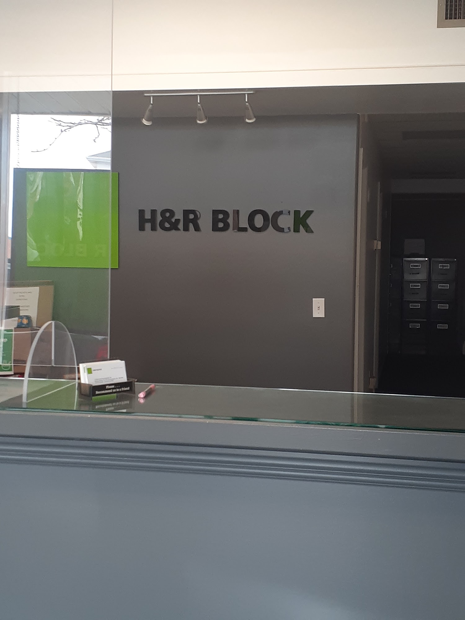 H&R Block 27 Main St E, Kingsville Ontario N9Y 1A1