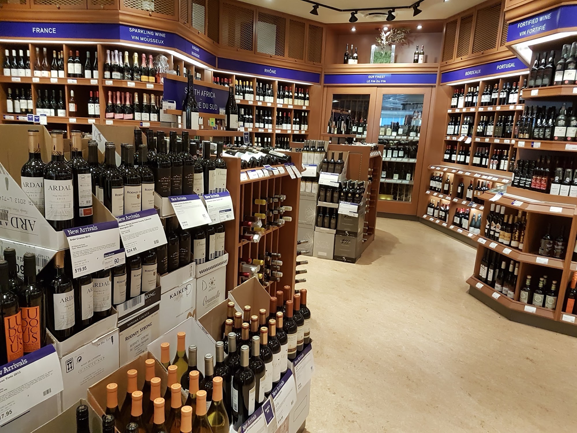 lcbo-543-w-hunt-club-rd-nepean-on-hours-directions-reviews
