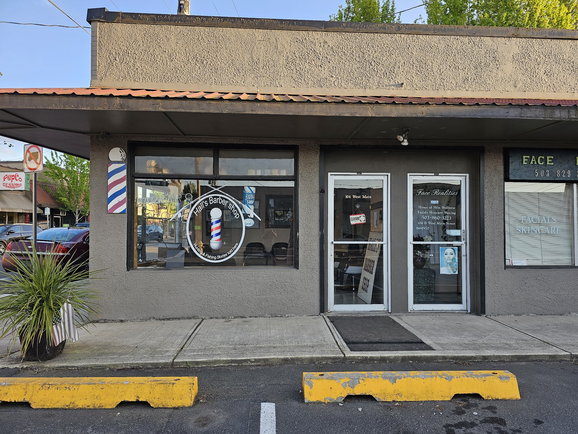 Hall's Barber Shop W Main St, Molalla Oregon 97038
