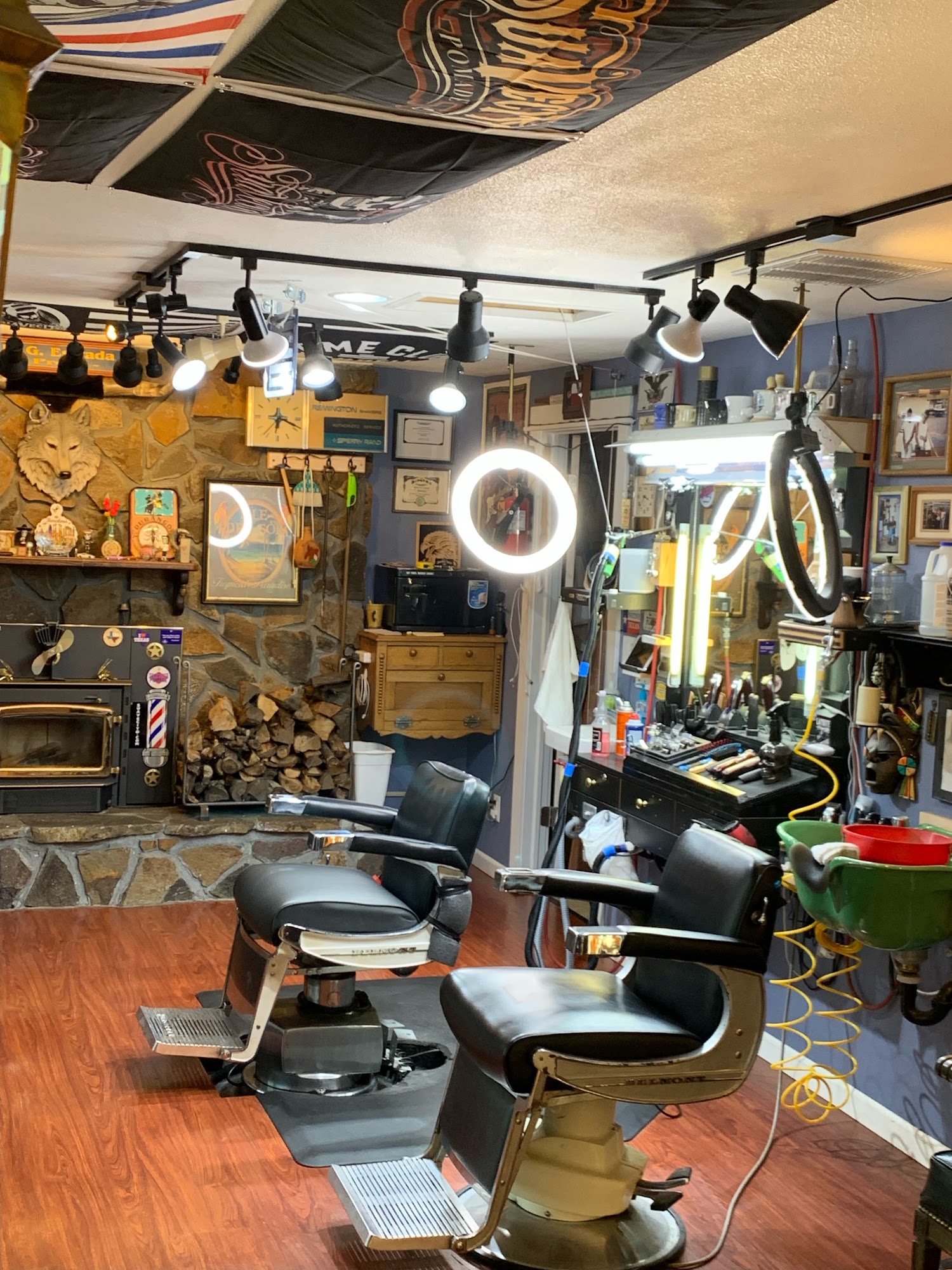 Robert's Barbershop